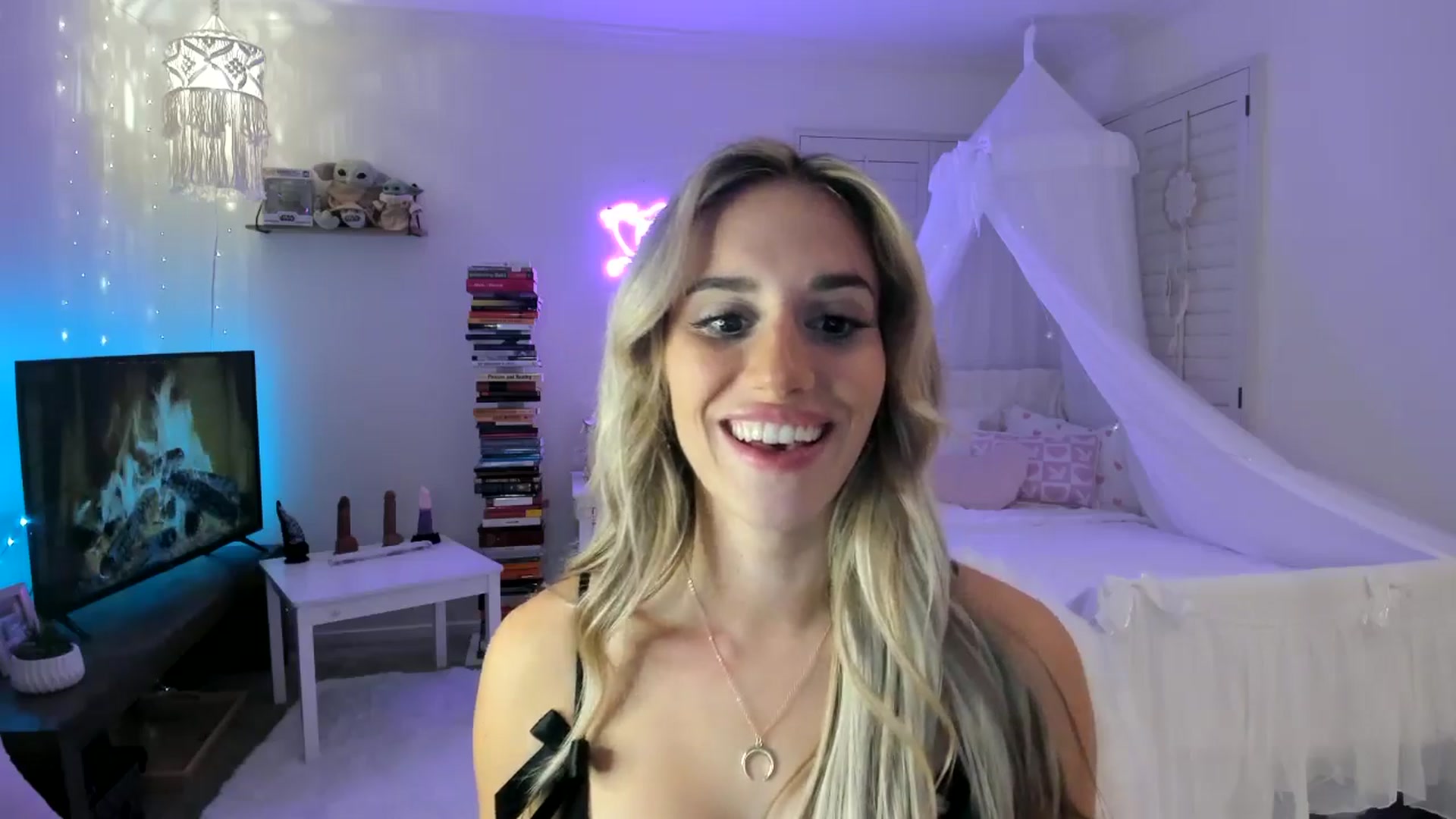 Gallery image thumbnail from LillieQ's myfreecams stream on, 04/27/2025, 12:46 image 5 of 20