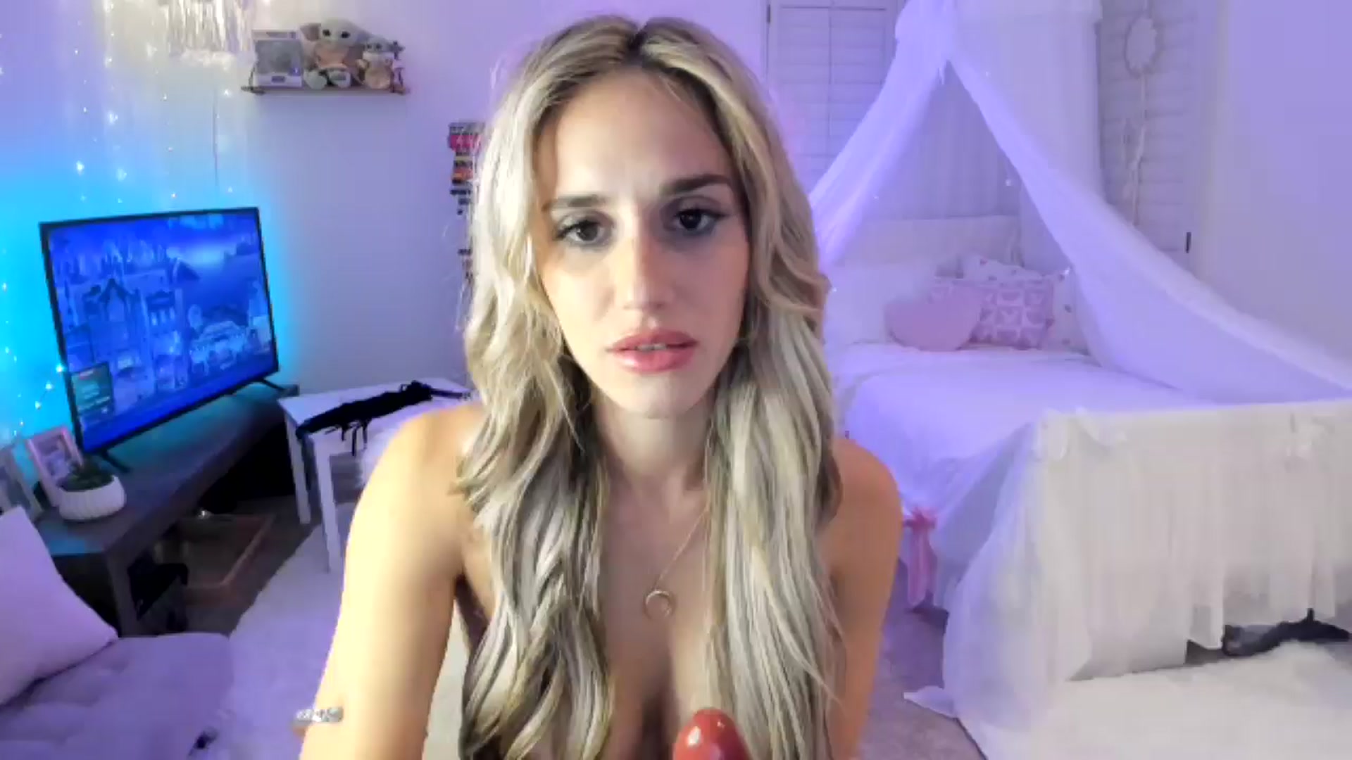 Gallery image thumbnail from LillieQ's myfreecams stream on, 04/27/2025, 12:46 image 20 of 20