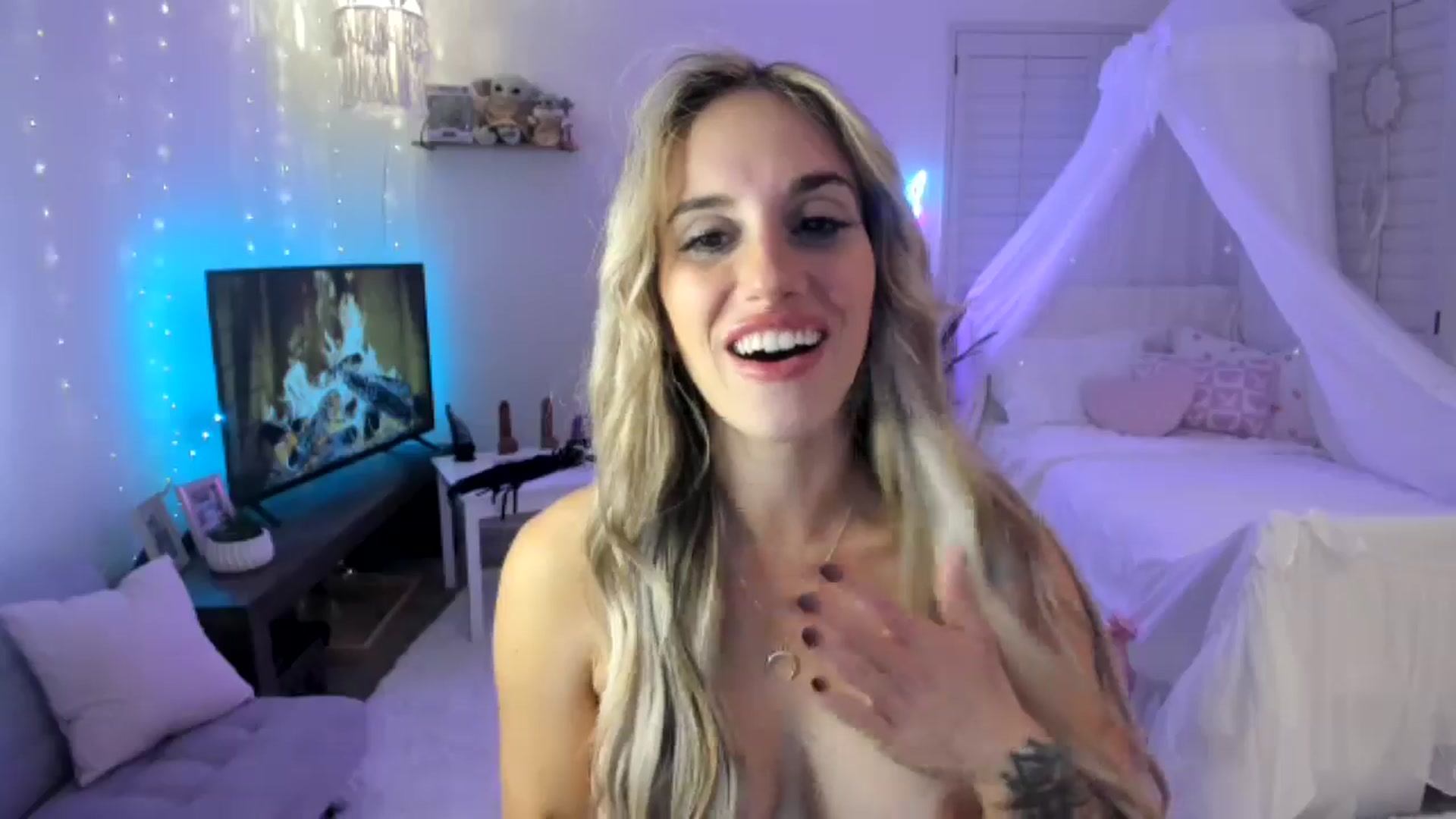 Gallery image thumbnail from LillieQ's myfreecams stream on, 04/27/2025, 12:46 image 16 of 20