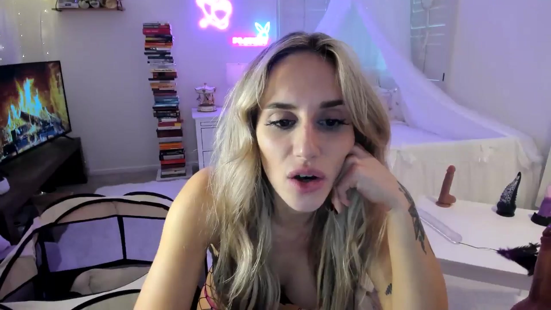Gallery image thumbnail from LillieQ's myfreecams stream on, 04/28/2025, 16:45 image 13 of 20