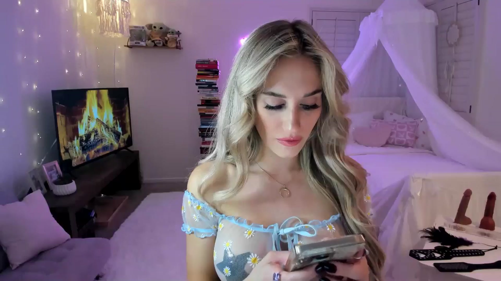 Gallery image thumbnail from LillieQ's myfreecams stream on, 04/29/2025, 06:40 image 14 of 20