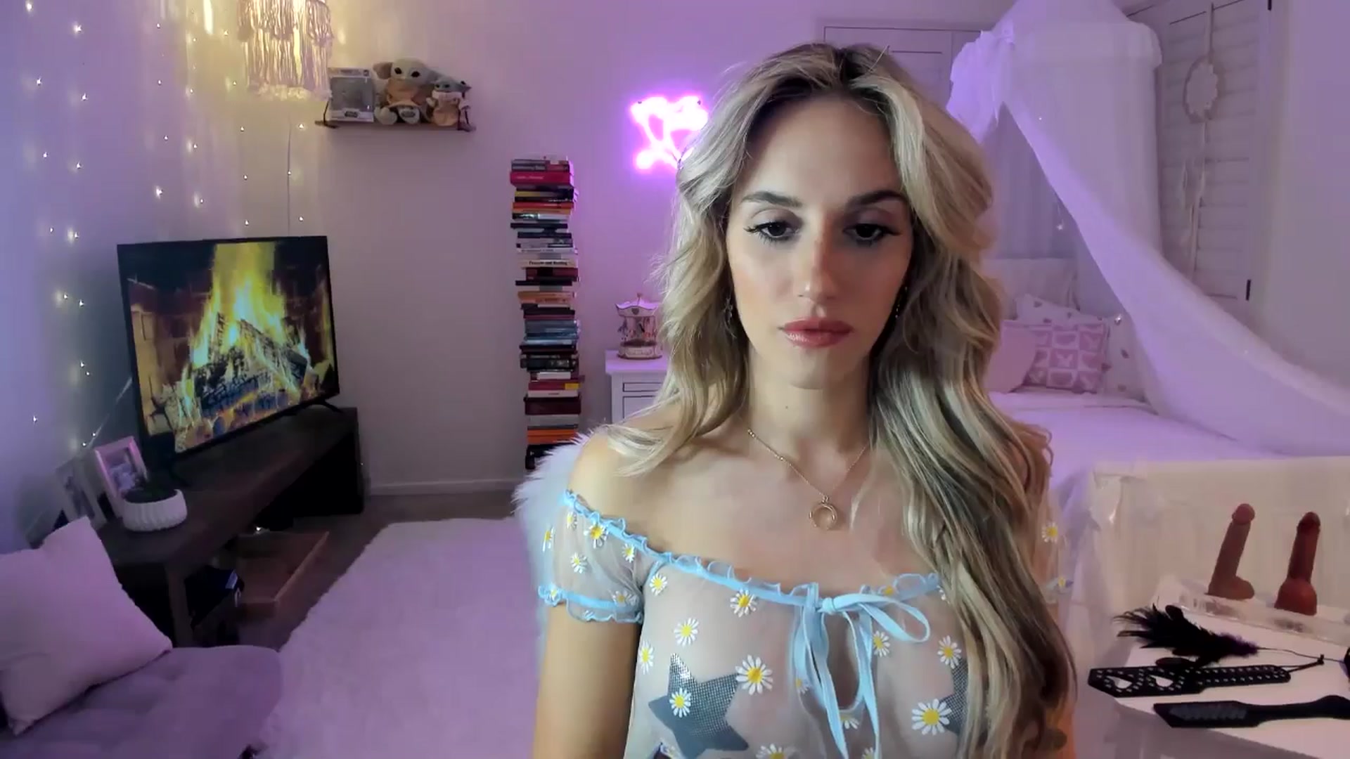 Gallery image thumbnail from LillieQ's myfreecams stream on, 04/29/2025, 06:40 image 7 of 20