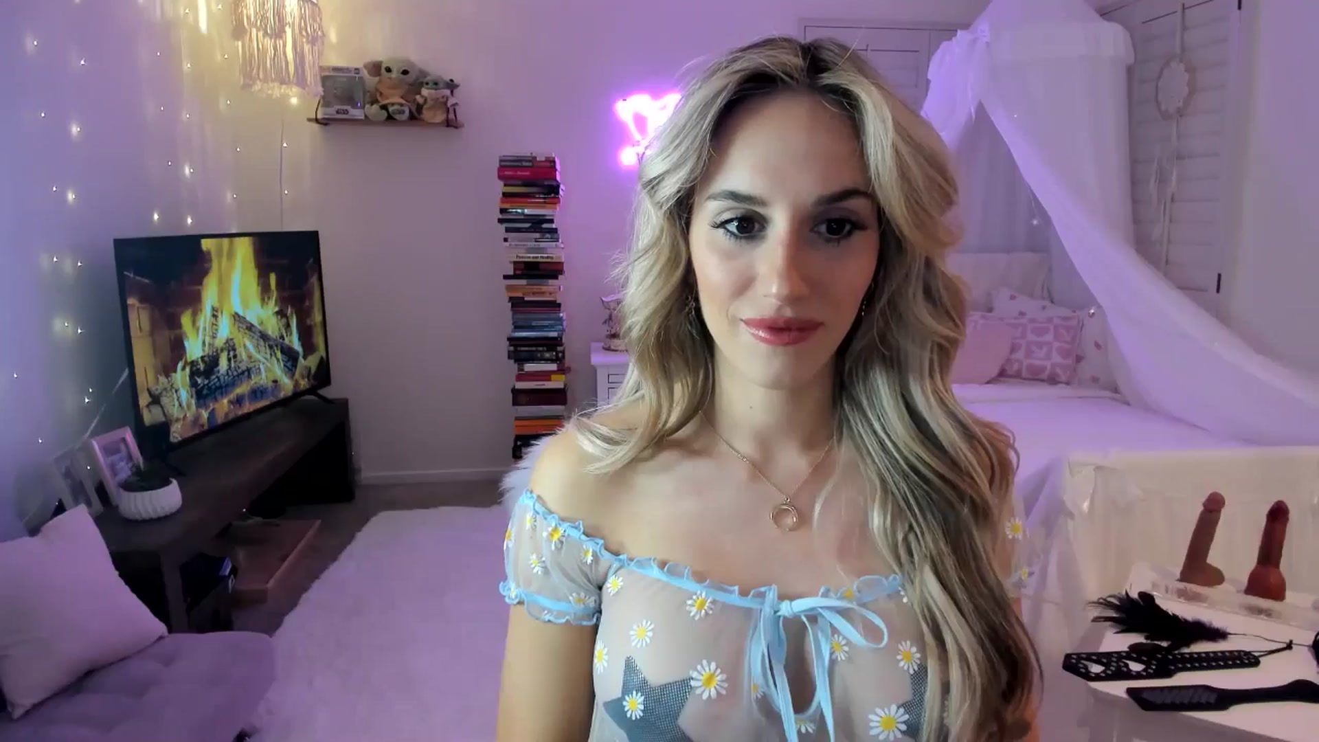 Gallery image thumbnail from LillieQ's myfreecams stream on, 04/29/2025, 06:40 image 6 of 20