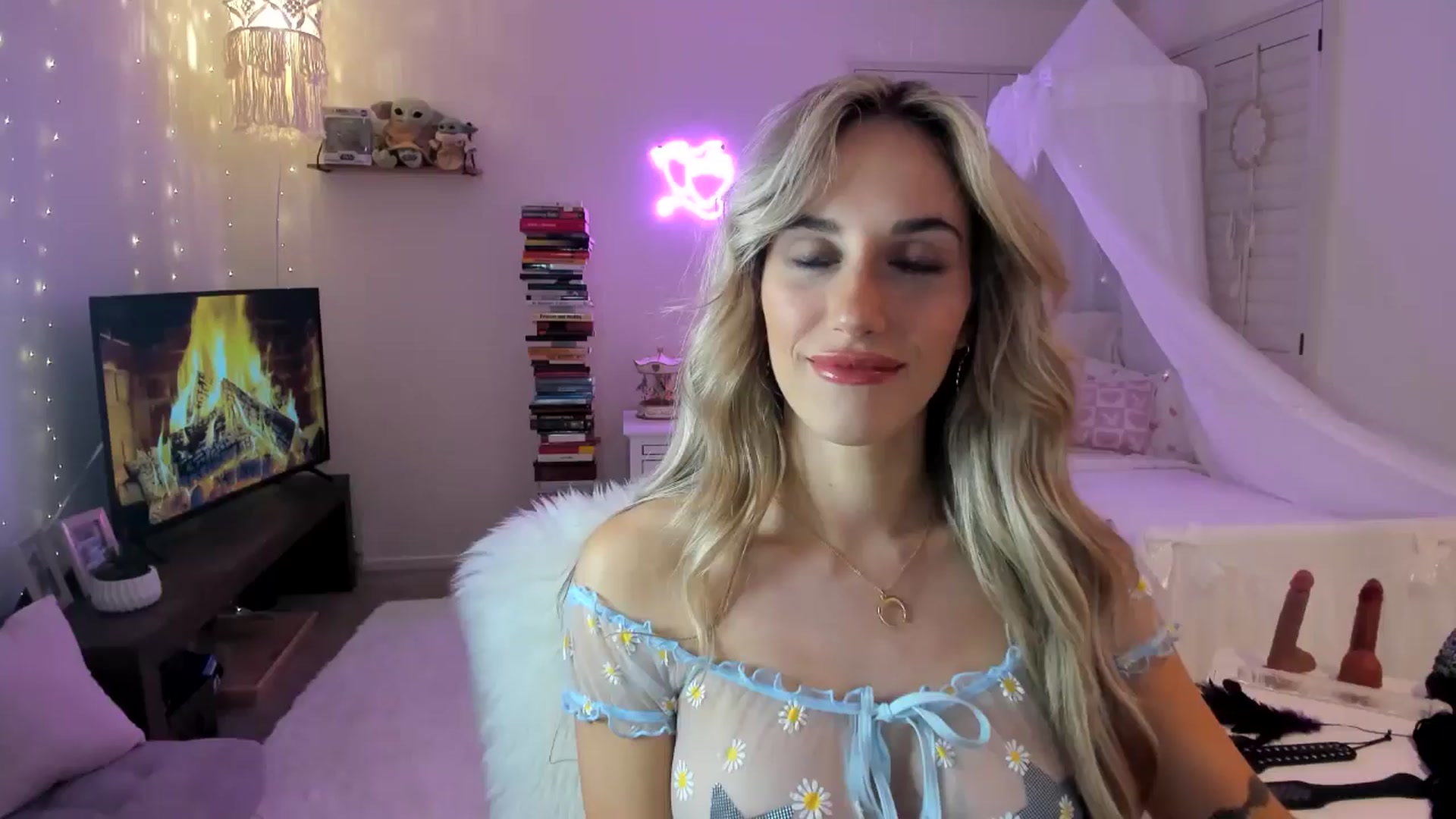 Gallery image thumbnail from LillieQ's myfreecams stream on, 04/29/2025, 06:40 image 1 of 20