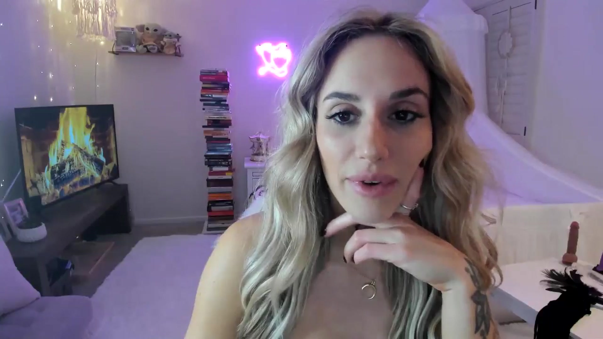 Gallery image thumbnail from LillieQ's myfreecams stream on, 04/29/2025, 12:45 image 9 of 20