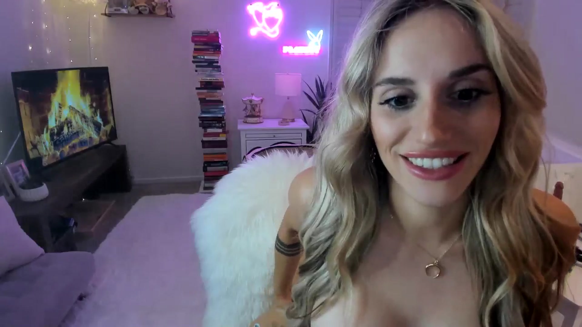 Gallery image thumbnail from LillieQ's myfreecams stream on, 04/29/2025, 12:45 image 10 of 20