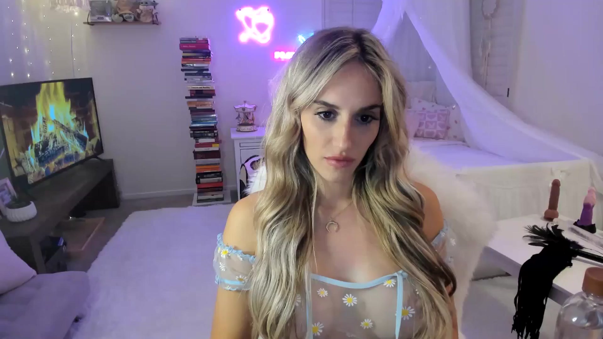 Gallery image thumbnail from LillieQ's myfreecams stream on, 04/29/2025, 14:38 image 2 of 20