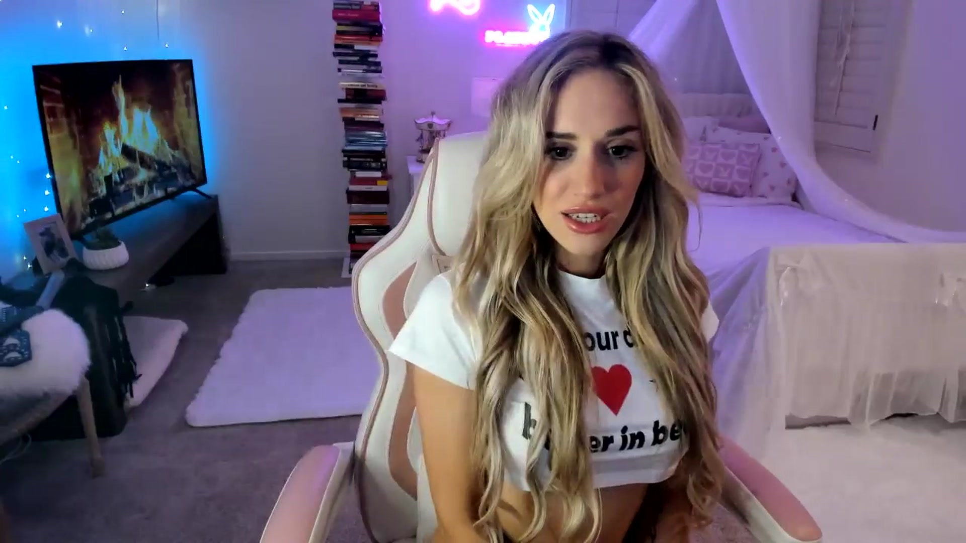 Gallery image thumbnail from LillieQ's myfreecams stream on, 04/30/2025, 06:31 image 20 of 20