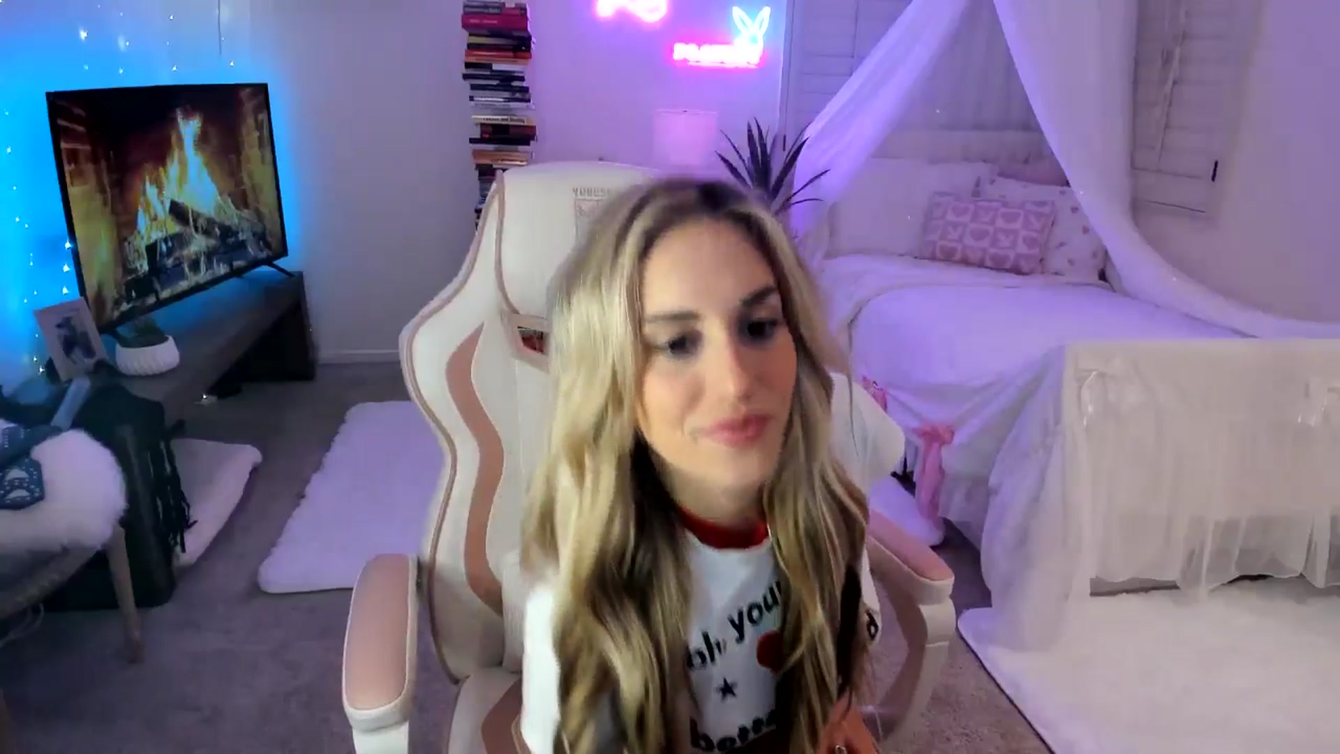 Gallery image thumbnail from LillieQ's myfreecams stream on, 04/30/2025, 06:31 image 12 of 20
