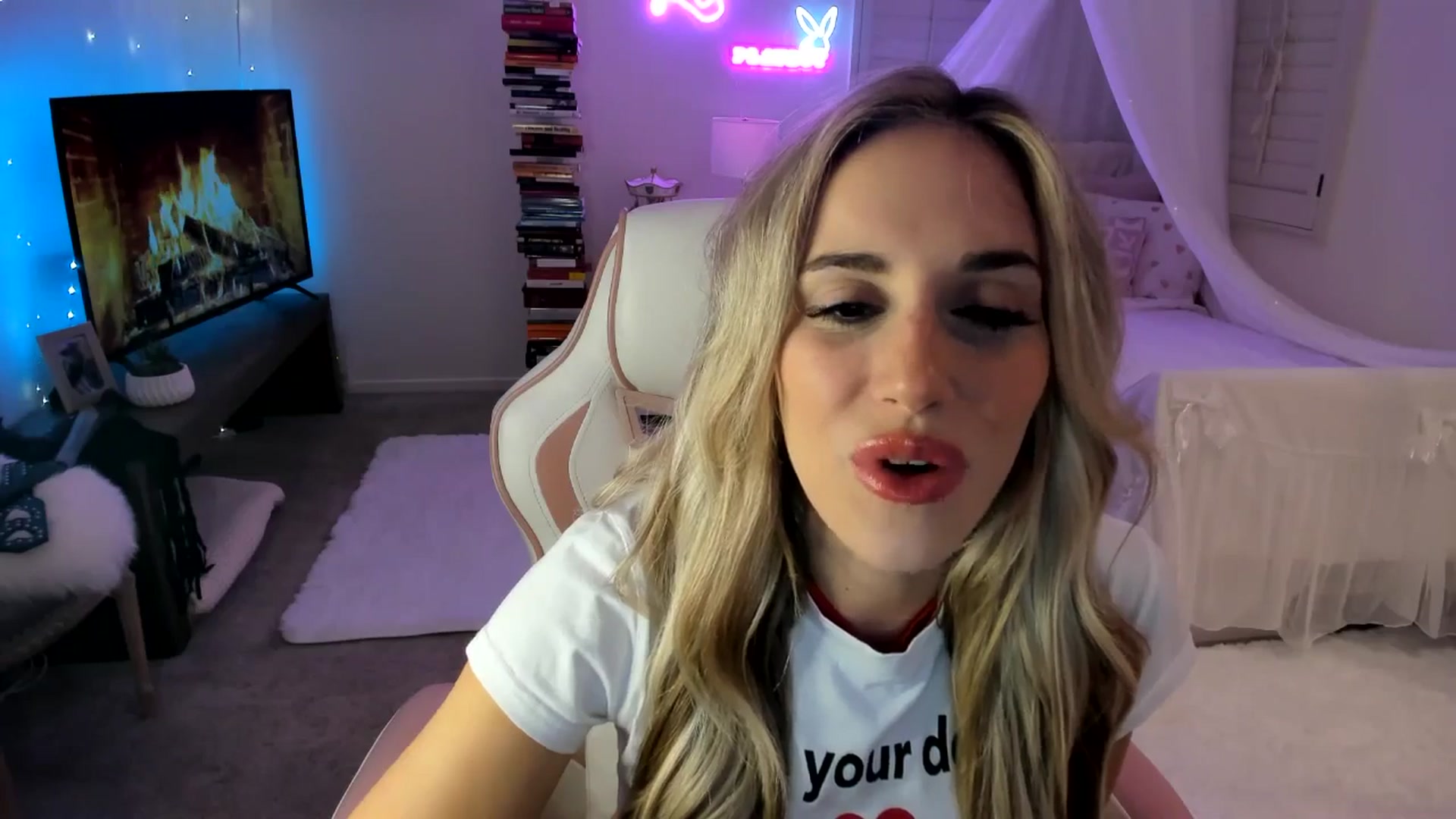 Gallery image thumbnail from LillieQ's myfreecams stream on, 04/30/2025, 06:31 image 16 of 20