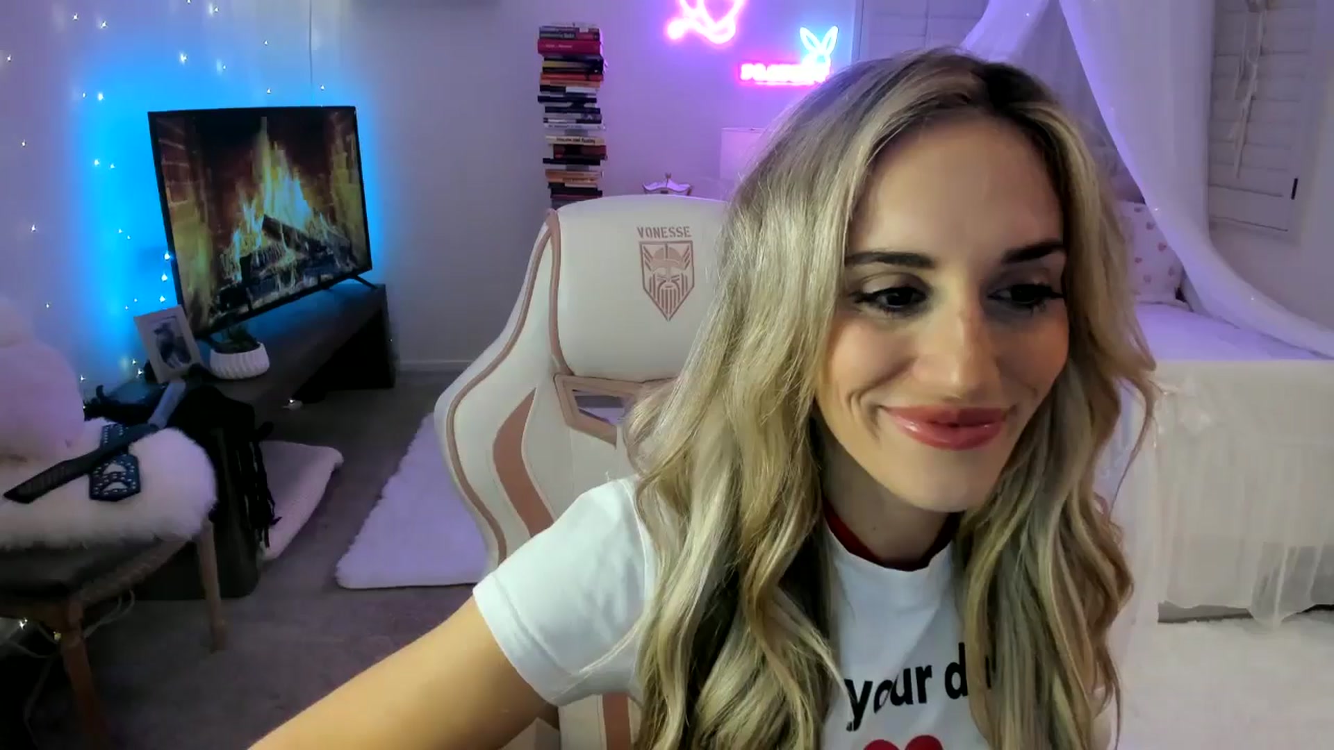 Gallery image thumbnail from LillieQ's myfreecams stream on, 04/30/2025, 07:16 image 2 of 20