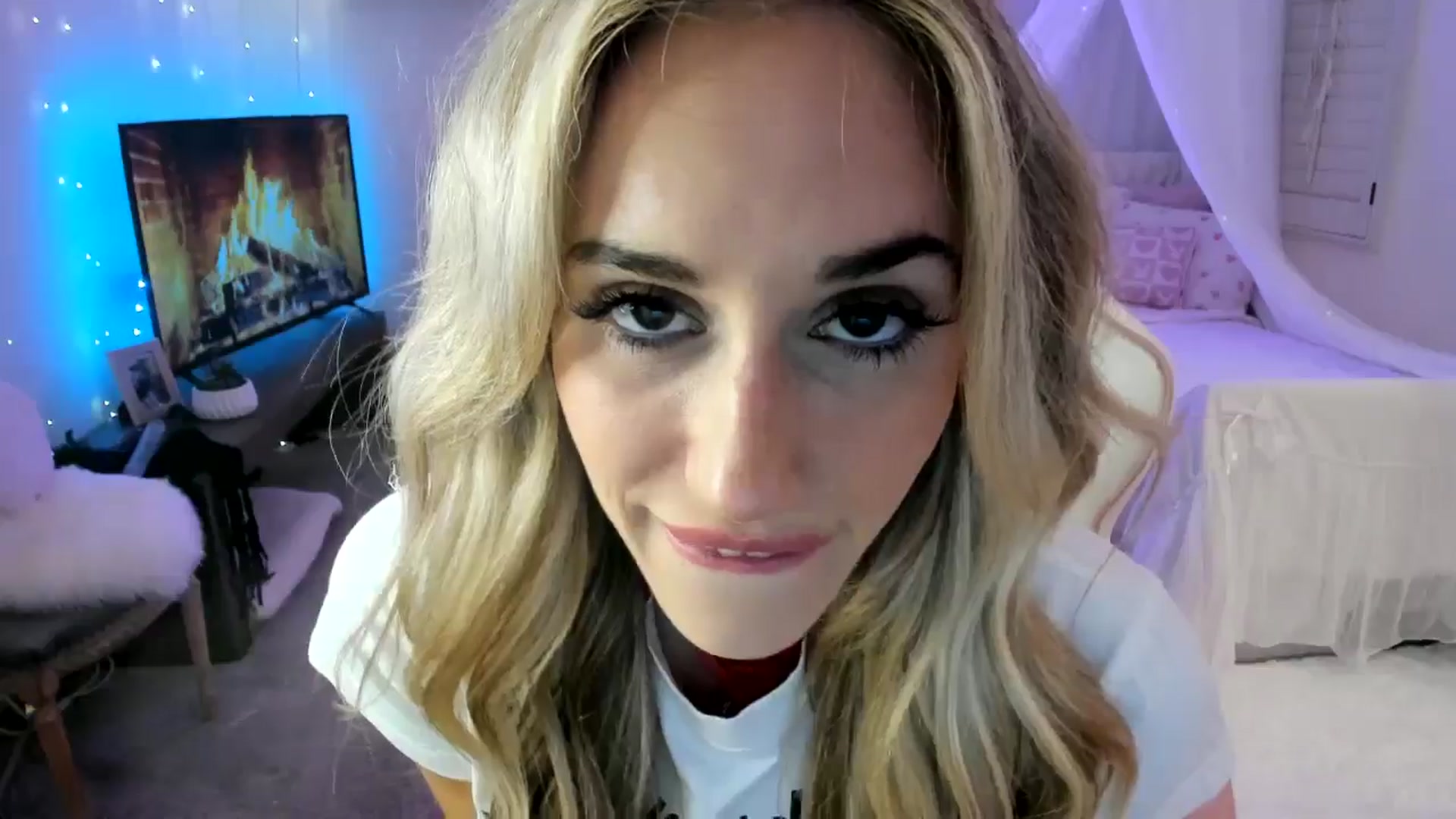 Gallery image thumbnail from LillieQ's myfreecams stream on, 04/30/2025, 07:16 image 8 of 20