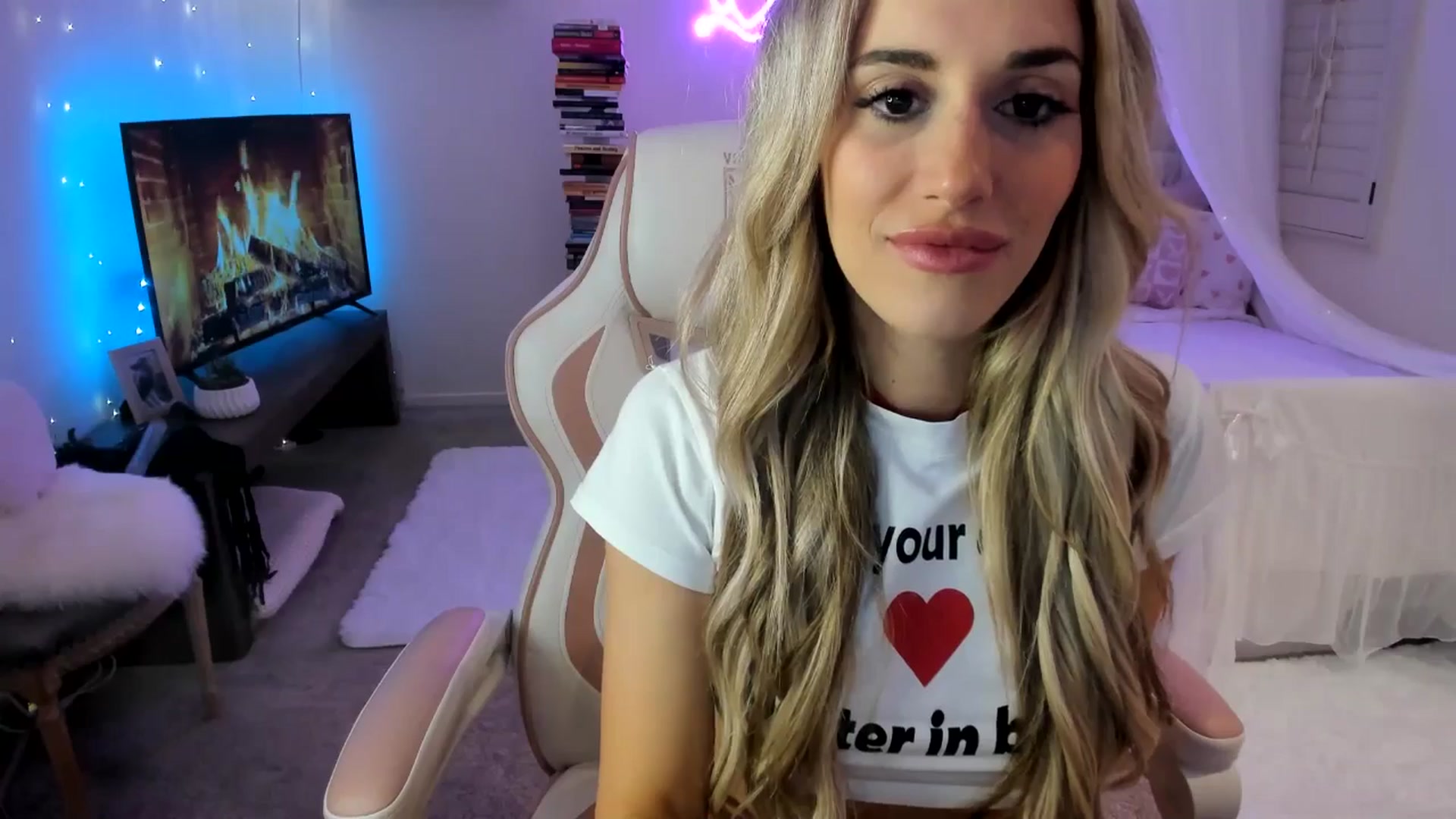 Gallery image thumbnail from LillieQ's myfreecams stream on, 04/30/2025, 07:16 image 12 of 20