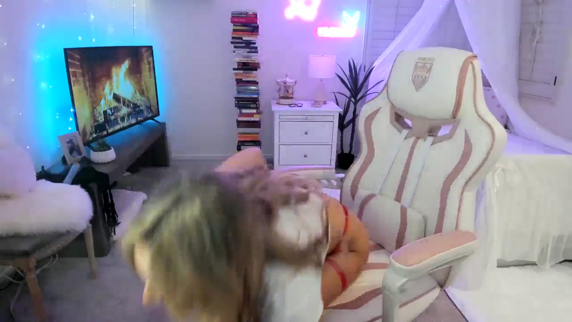 Gallery image thumbnail from LillieQ's myfreecams stream on, 04/30/2025, 07:16 image 5 of 20