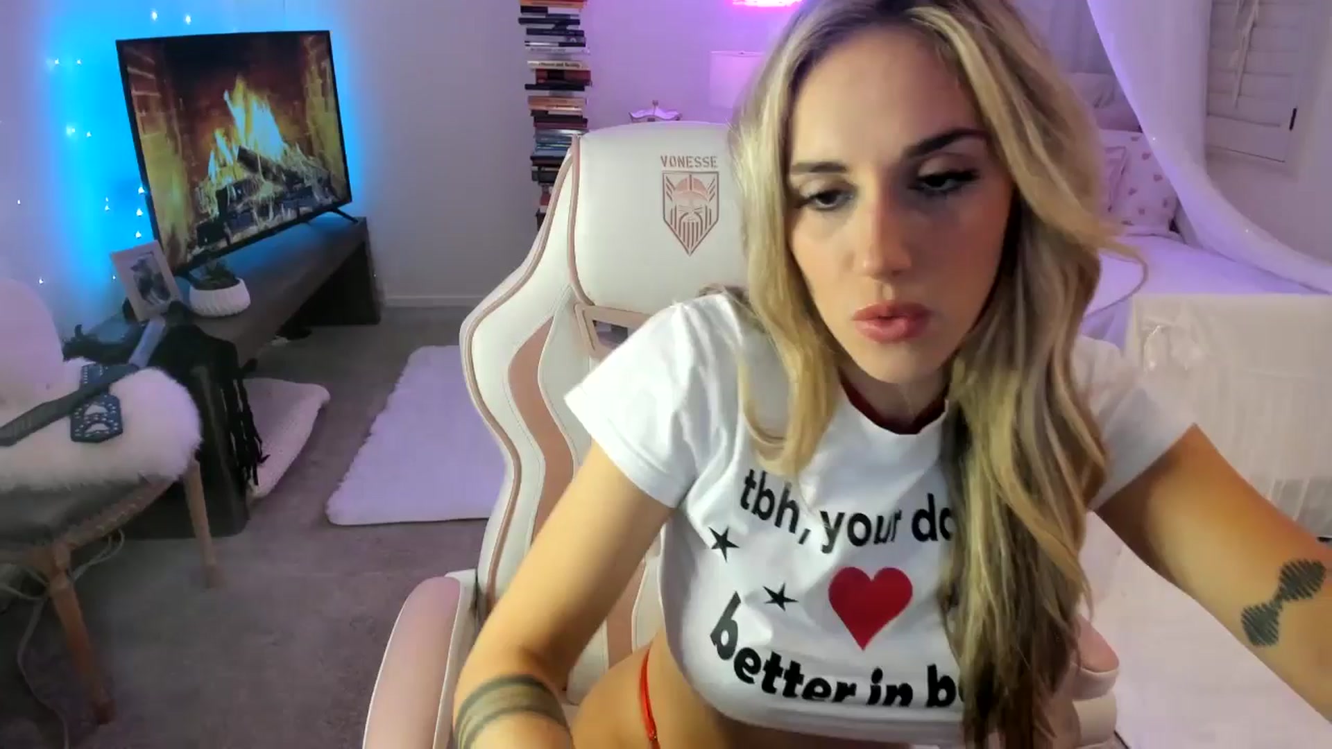 Gallery image thumbnail from LillieQ's myfreecams stream on, 04/30/2025, 07:16 image 1 of 20