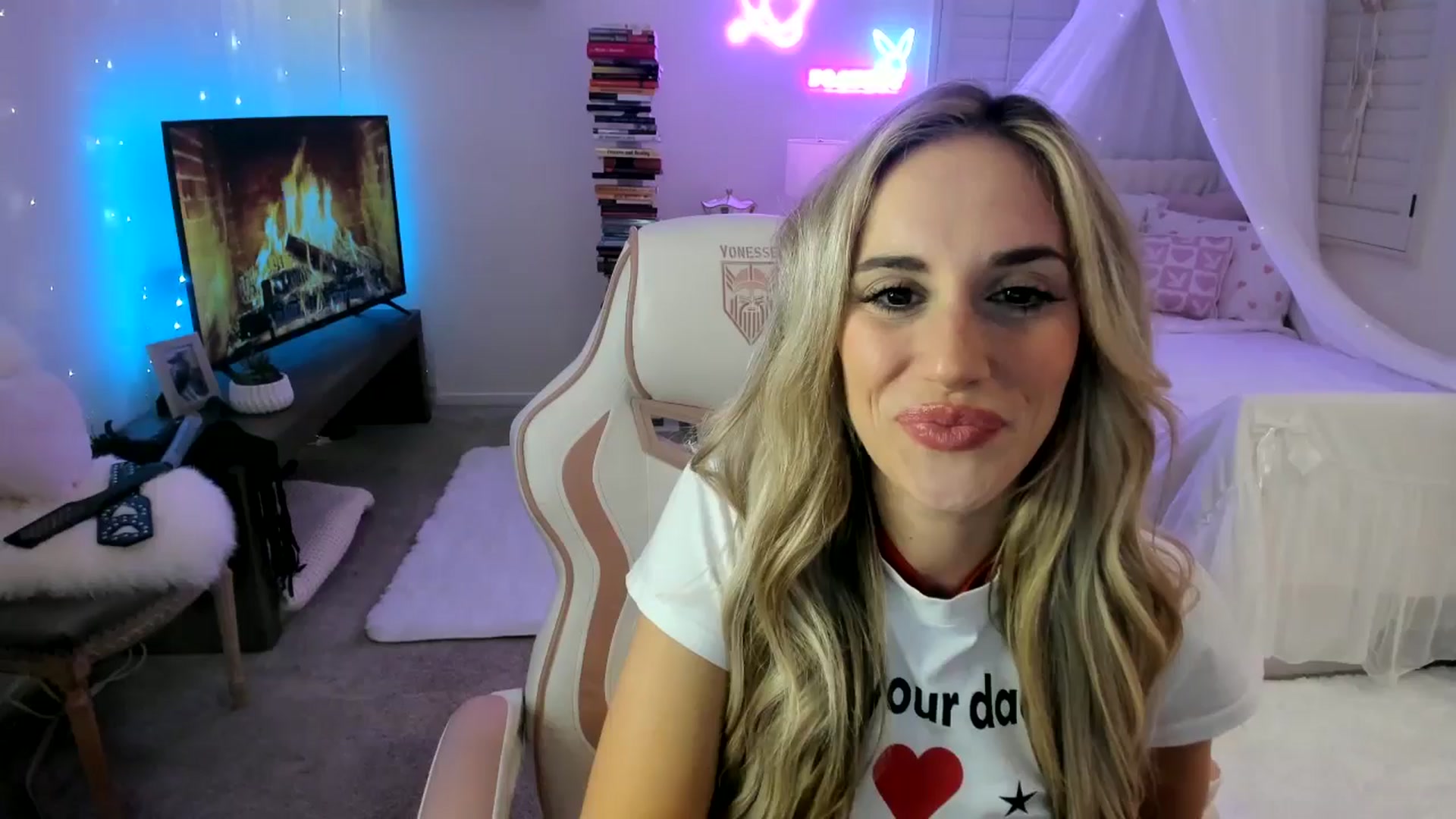 Gallery image thumbnail from LillieQ's myfreecams stream on, 04/30/2025, 07:16 image 3 of 20