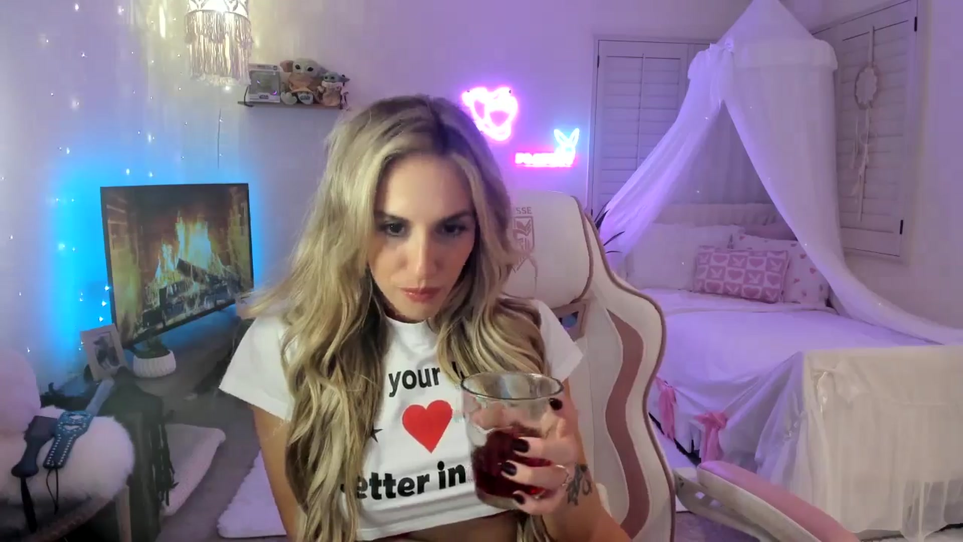 Gallery image thumbnail from LillieQ's myfreecams stream on, 04/30/2025, 14:01 image 2 of 20