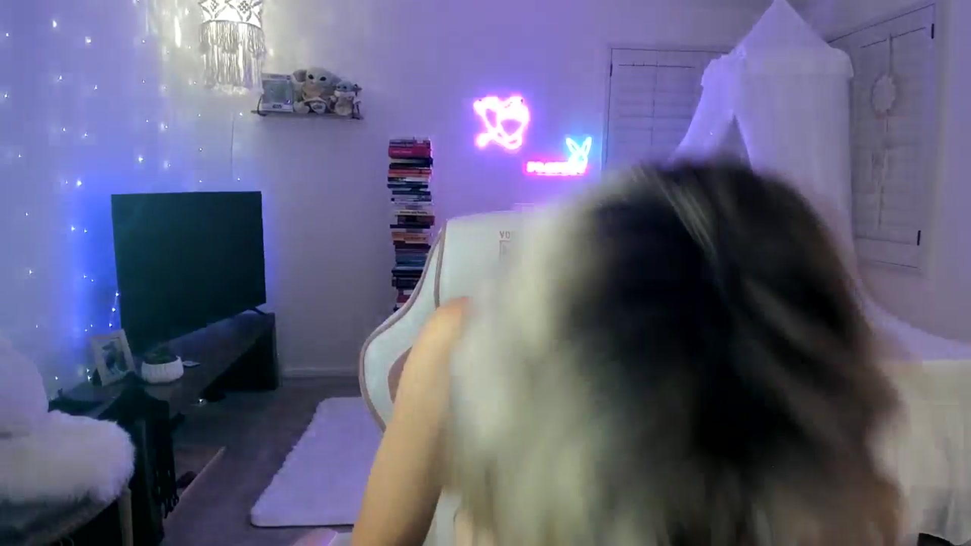 Gallery image thumbnail from LillieQ's myfreecams stream on, 05/02/2025, 12:21 image 14 of 20