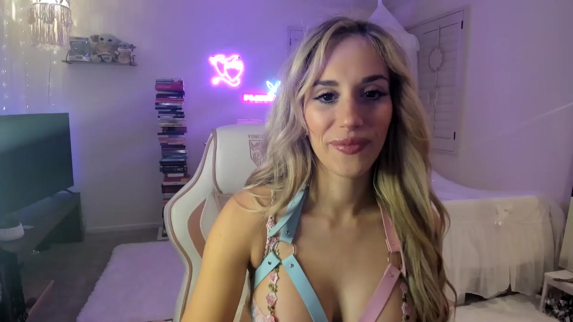 Gallery image thumbnail from LillieQ's myfreecams stream on, 05/02/2025, 12:21 image 1 of 20