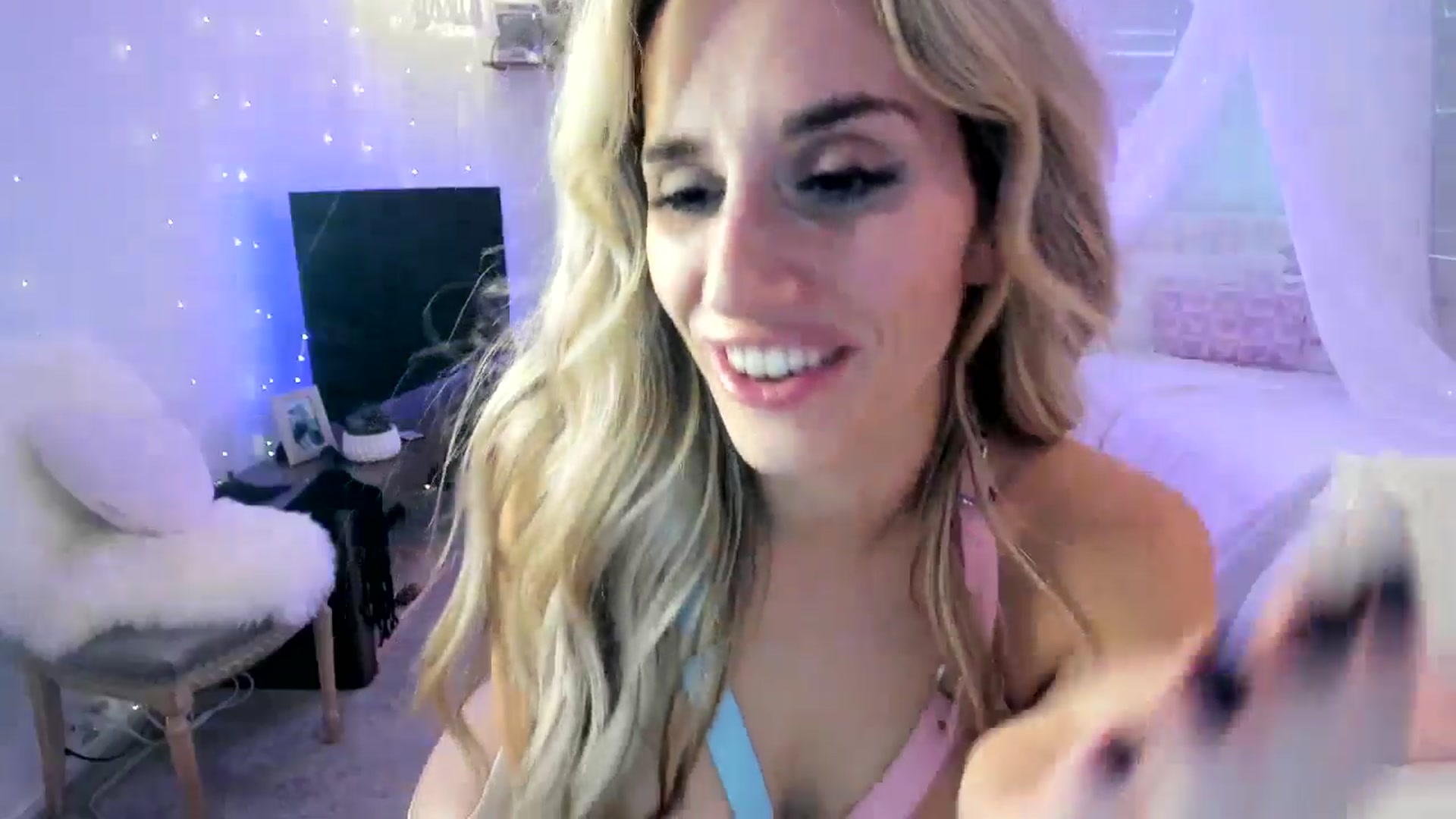 Gallery image thumbnail from LillieQ's myfreecams stream on, 05/02/2025, 15:53 image 6 of 20