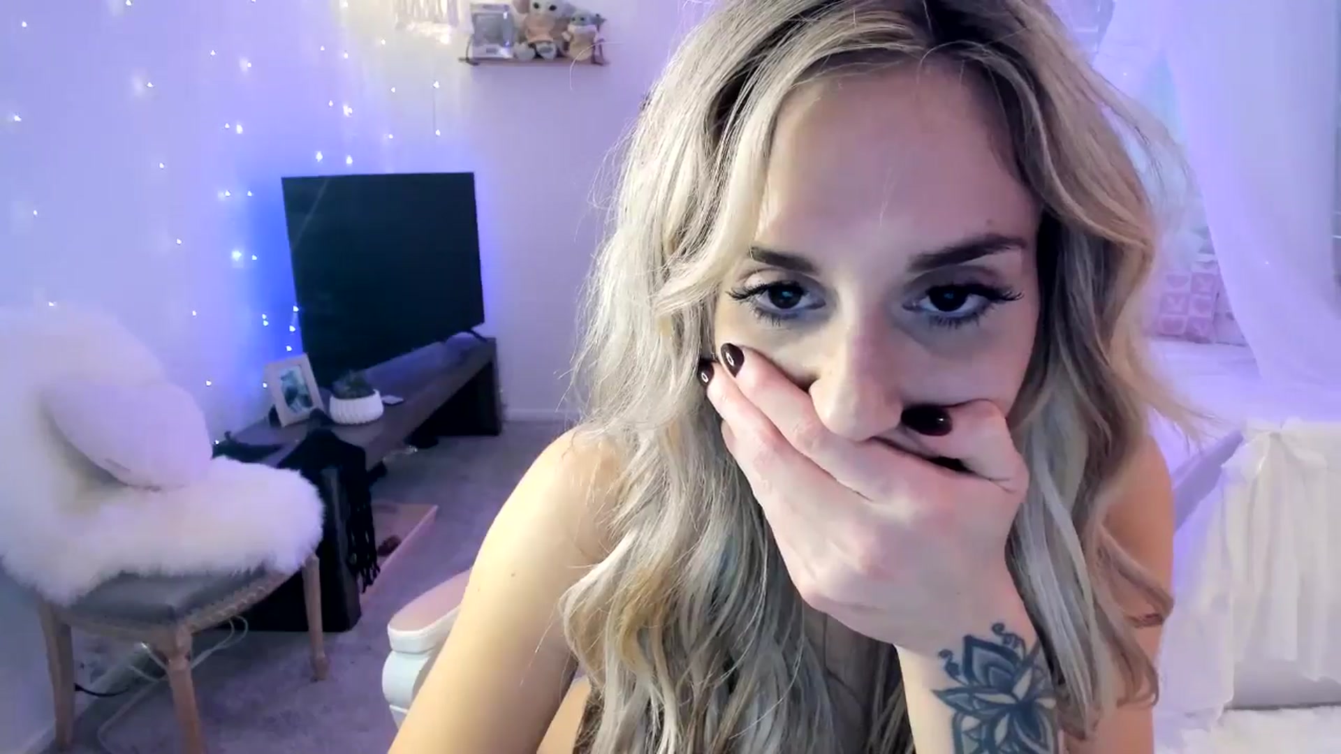Gallery image thumbnail from LillieQ's myfreecams stream on, 05/02/2025, 15:53 image 18 of 20