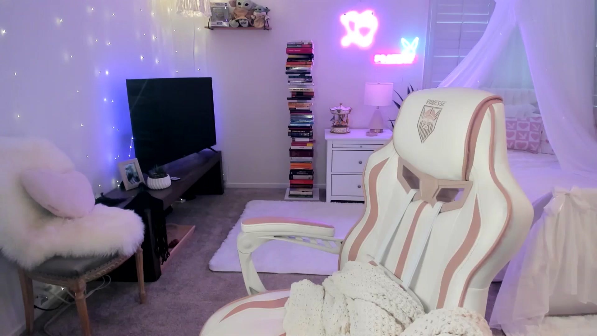 Gallery image thumbnail from LillieQ's myfreecams stream on, 05/02/2025, 15:53 image 17 of 20