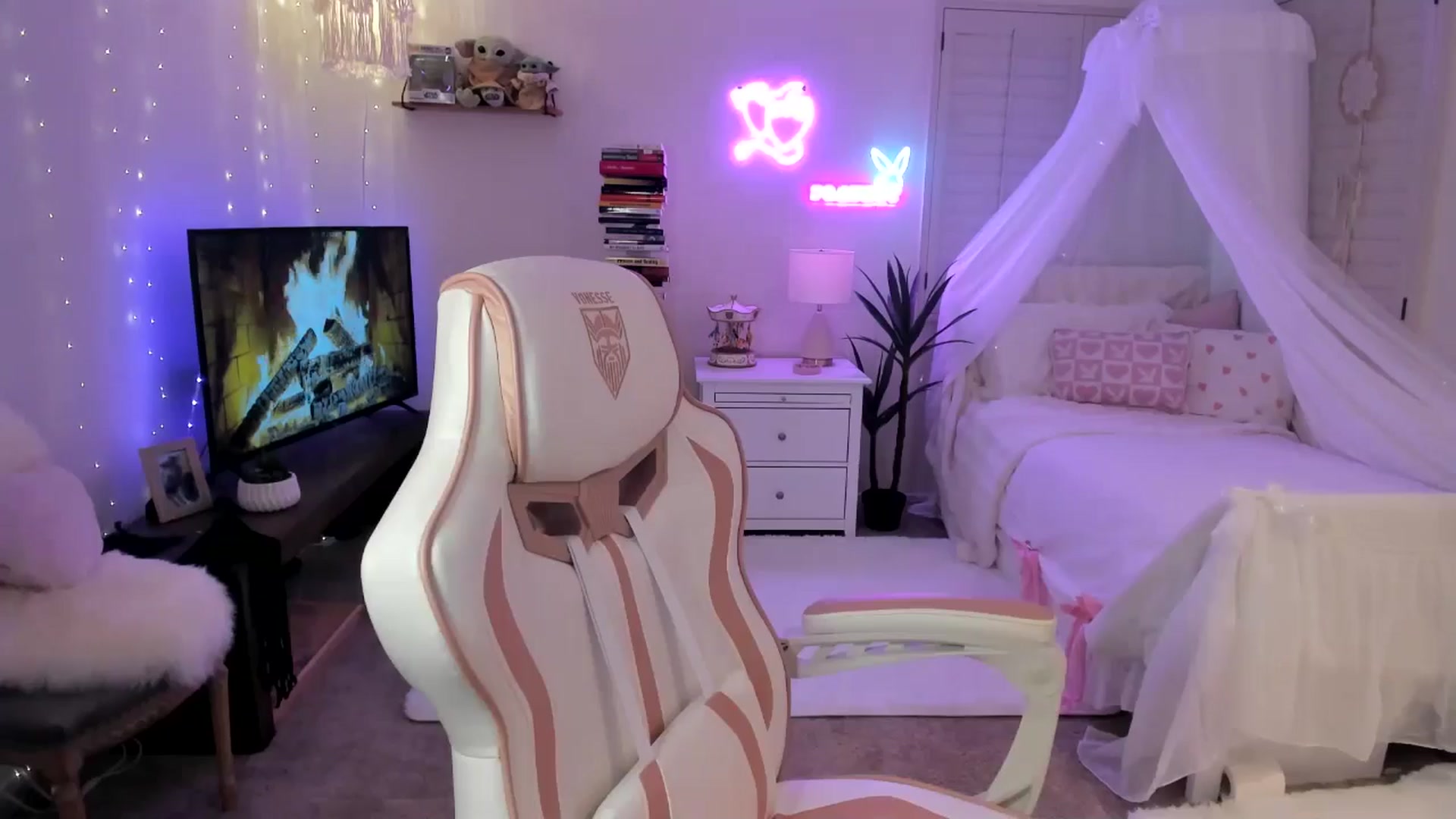 Gallery image thumbnail from LillieQ's myfreecams stream on, 05/03/2025, 15:34 image 18 of 20