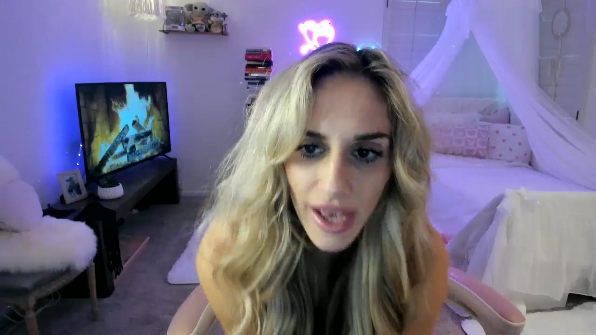 Gallery image thumbnail from LillieQ's myfreecams stream on, 05/03/2025, 16:46 image 19 of 20