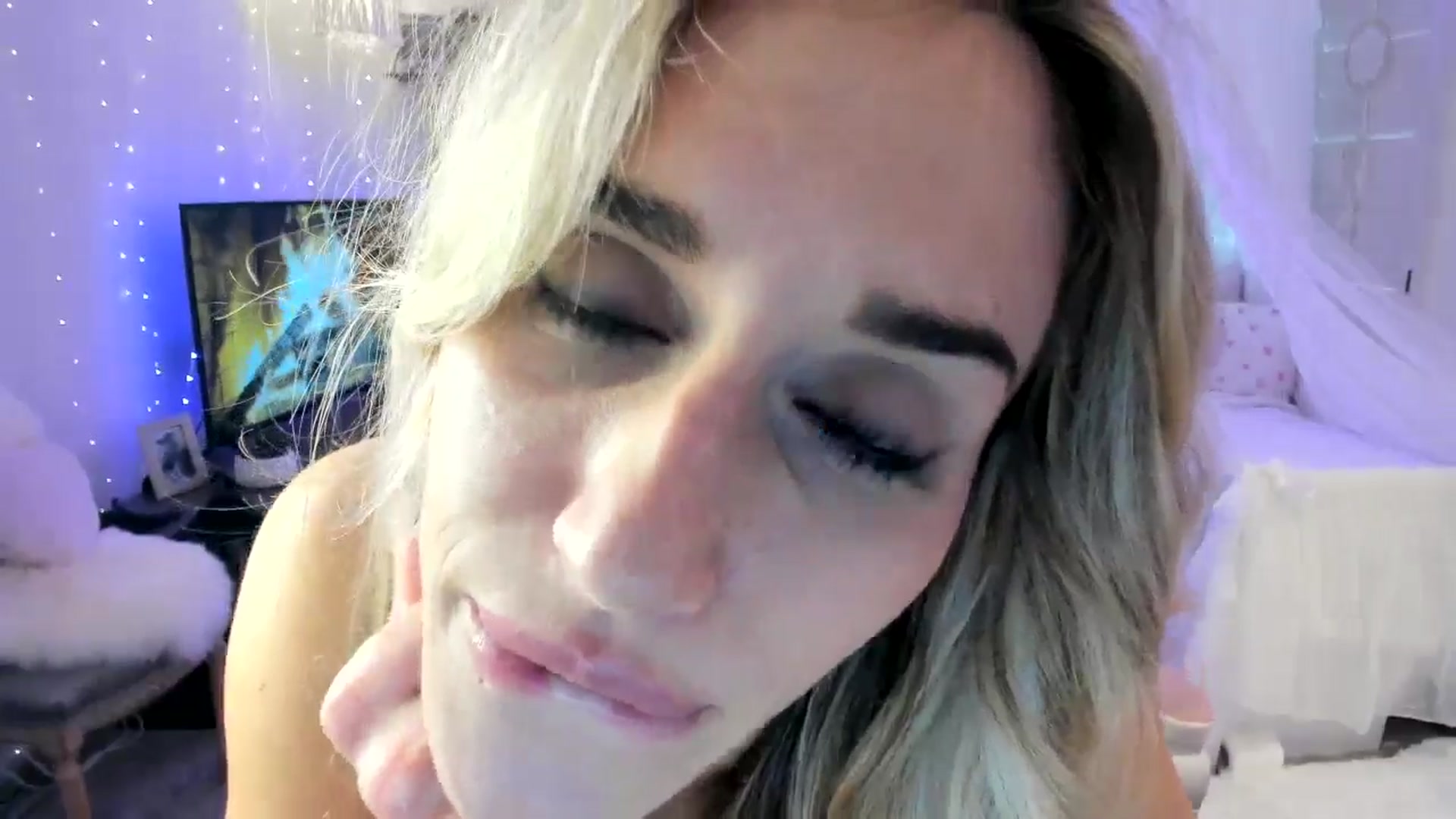 Gallery image thumbnail from LillieQ's myfreecams stream on, 05/03/2025, 16:46 image 14 of 20