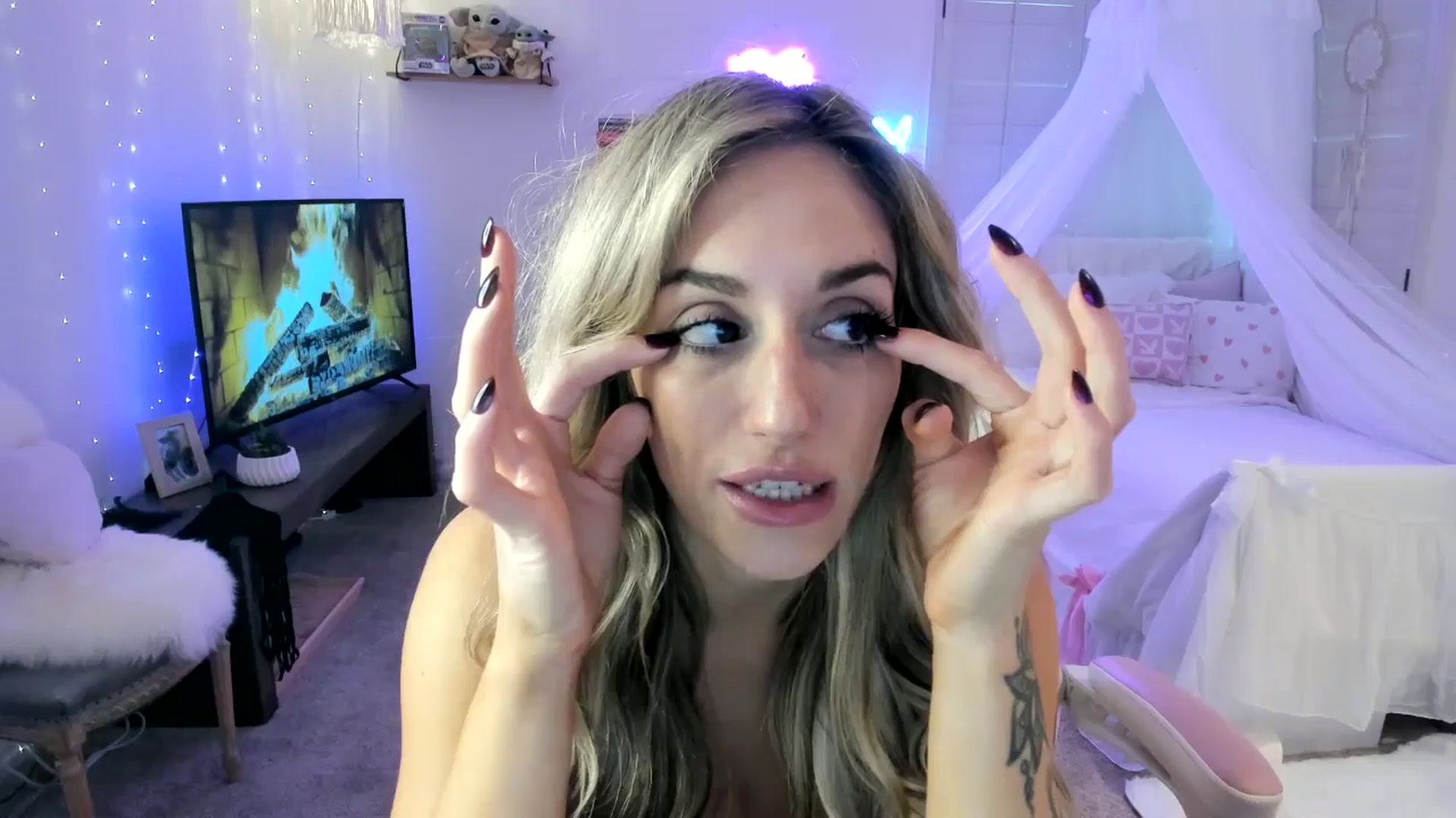 Gallery image thumbnail from LillieQ's myfreecams stream on, 05/03/2025, 16:46 image 6 of 20