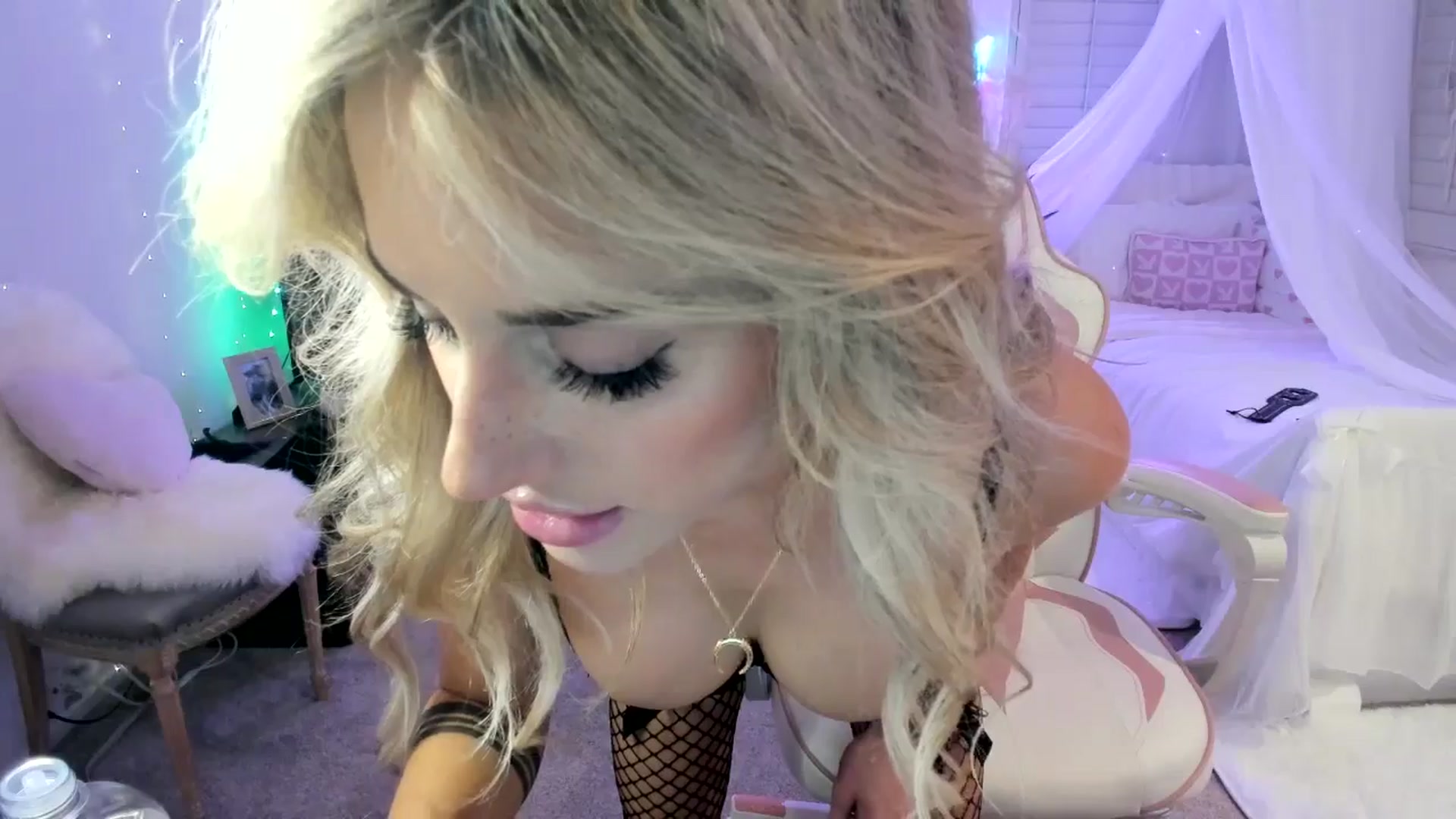 Gallery image thumbnail from LillieQ's myfreecams stream on, 05/04/2025, 08:20 image 5 of 20