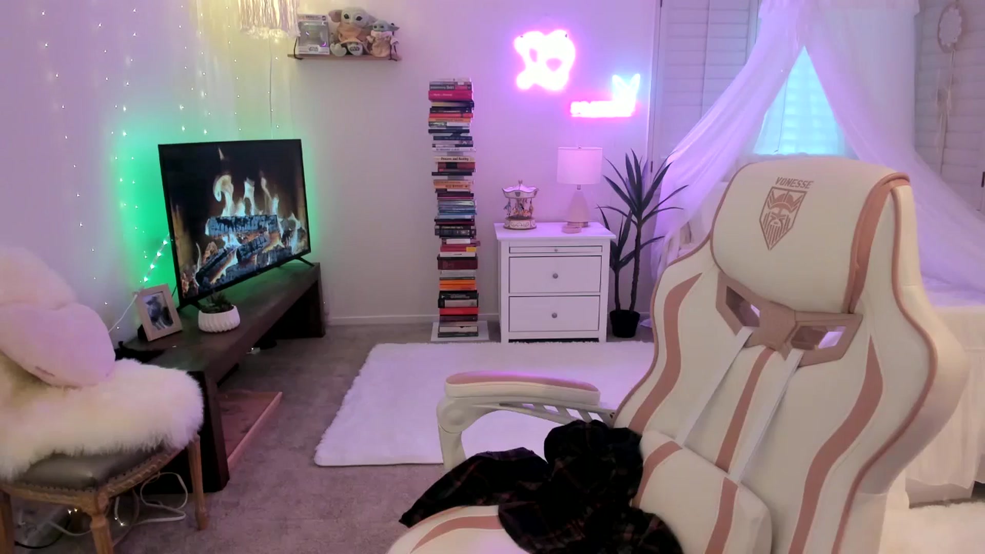 Gallery image thumbnail from LillieQ's myfreecams stream on, 05/04/2025, 15:45 image 8 of 20