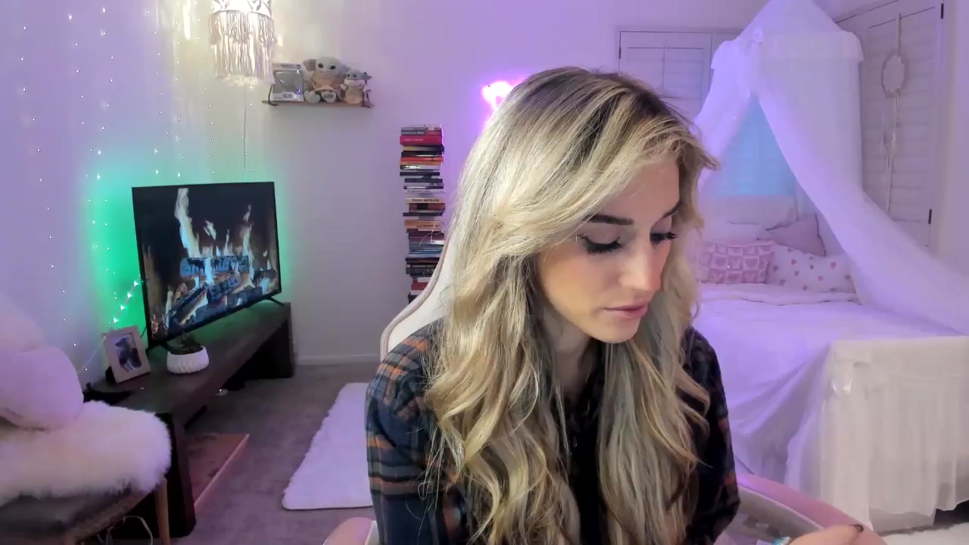 Gallery image thumbnail from LillieQ's myfreecams stream on, 05/04/2025, 15:45 image 1 of 20