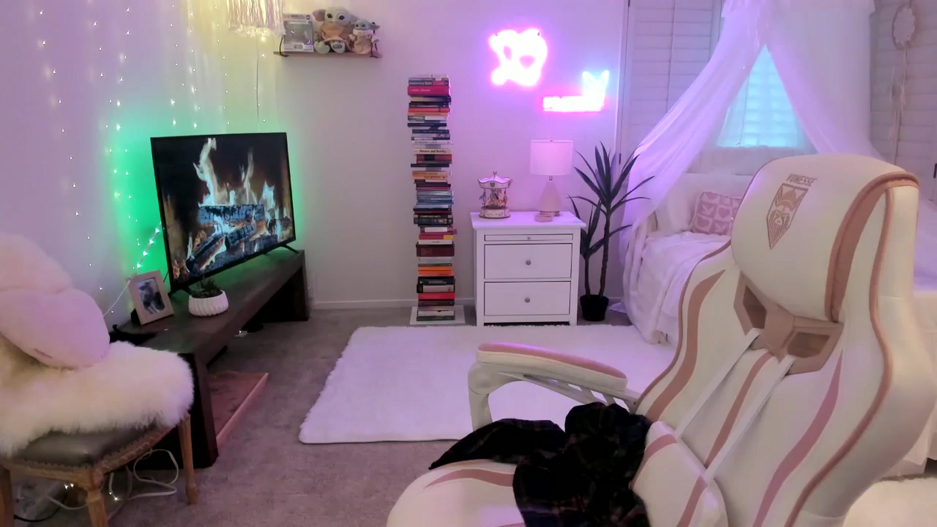 Gallery image thumbnail from LillieQ's myfreecams stream on, 05/04/2025, 15:45 image 9 of 20