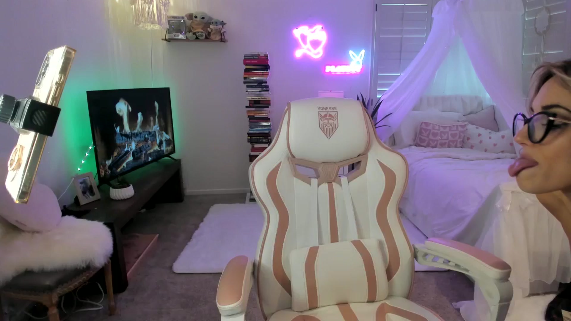Gallery image thumbnail from LillieQ's myfreecams stream on, 05/04/2025, 18:51 image 12 of 20