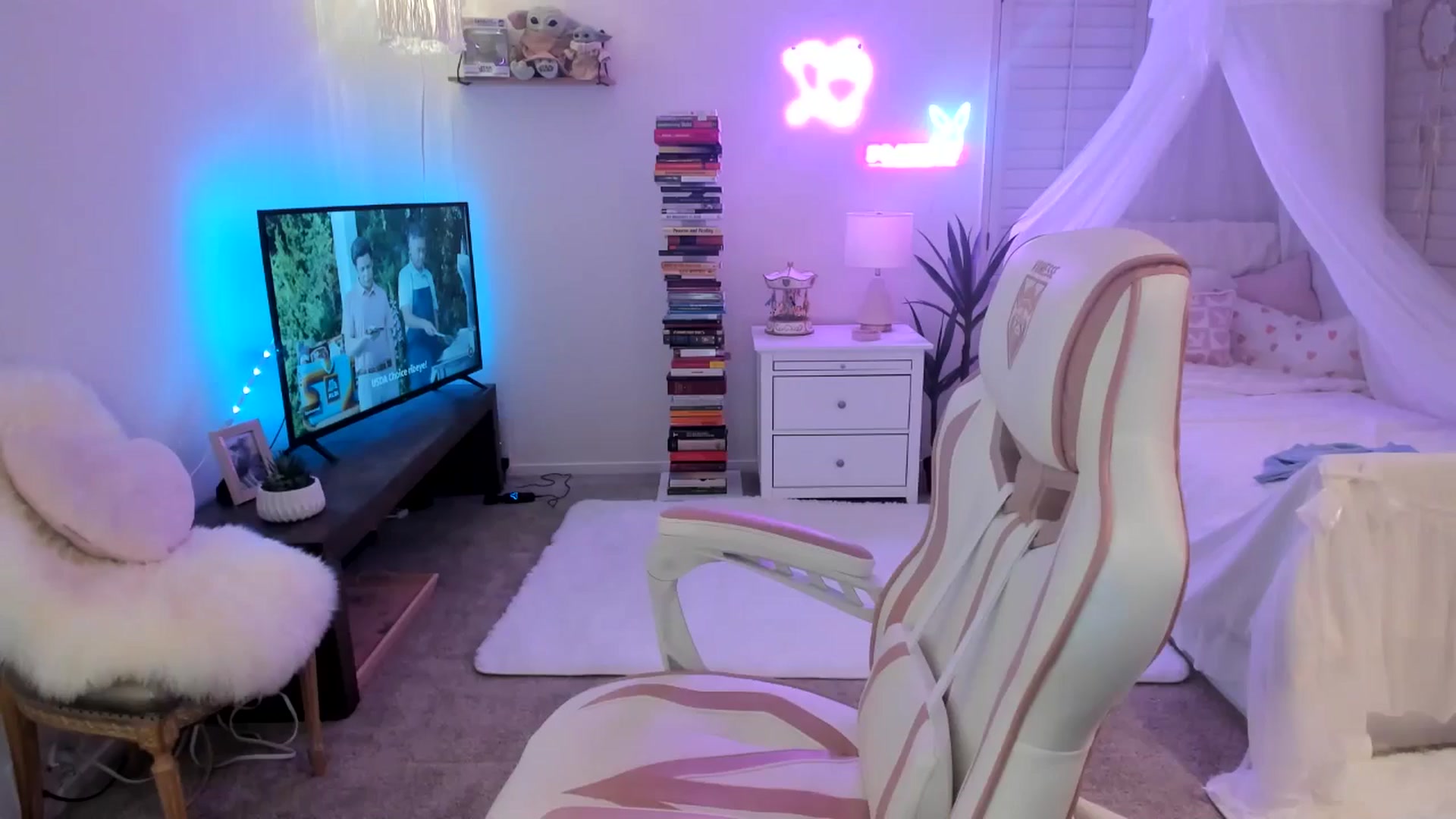 Gallery image thumbnail from LillieQ's myfreecams stream on, 05/05/2025, 13:33 image 15 of 20