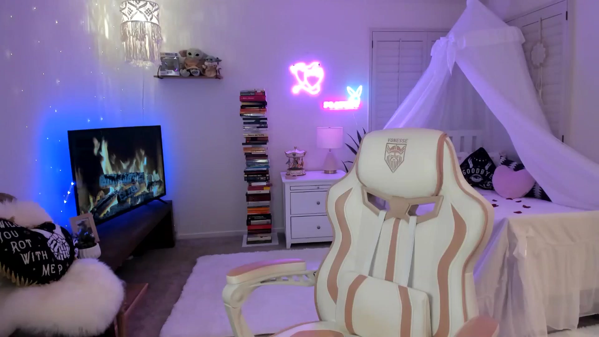 Gallery image thumbnail from LillieQ's myfreecams stream on, 05/09/2025, 10:24 image 11 of 20