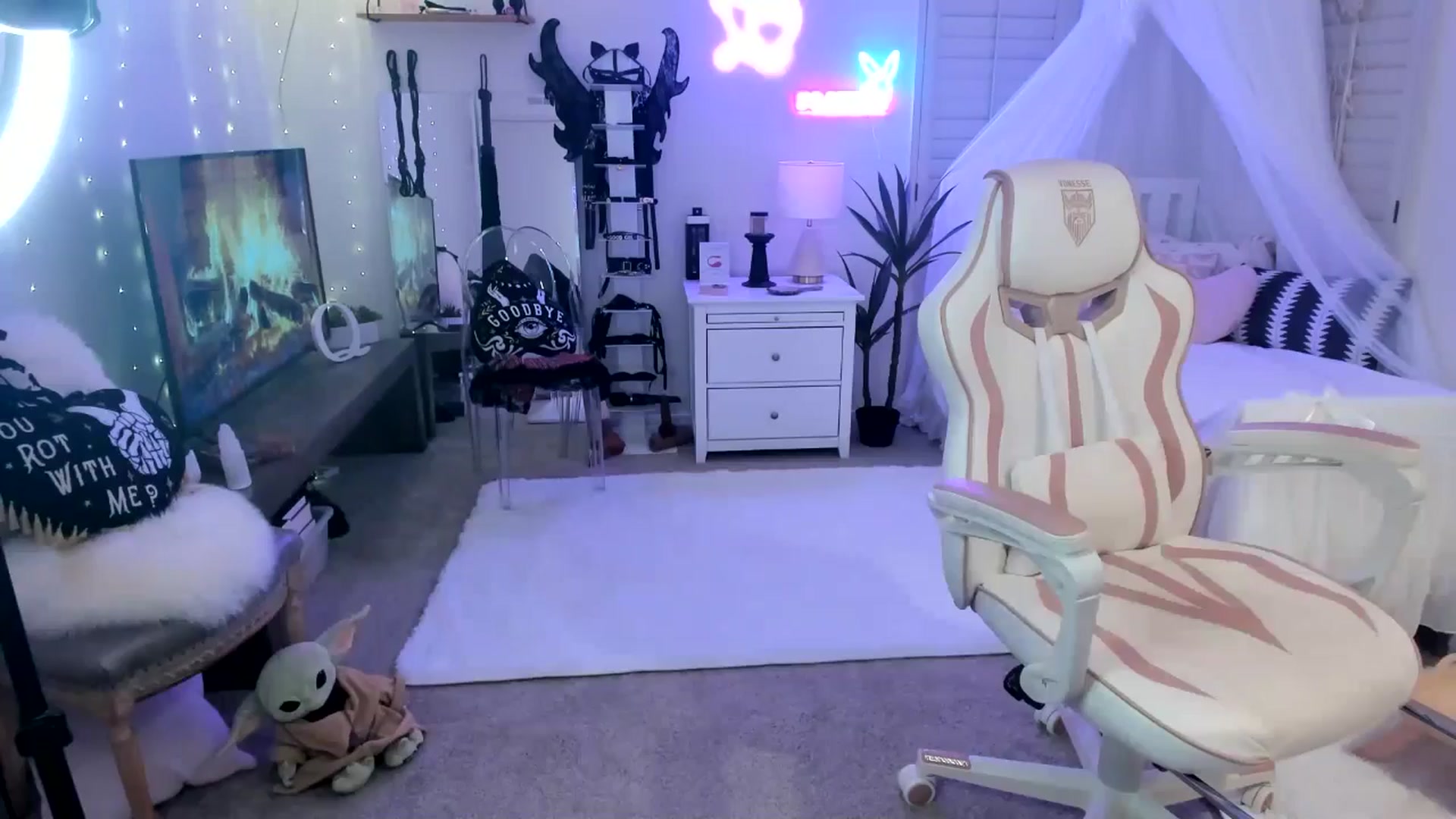Gallery image thumbnail from LillieQ's myfreecams stream on, 05/12/2025, 09:37 image 15 of 20