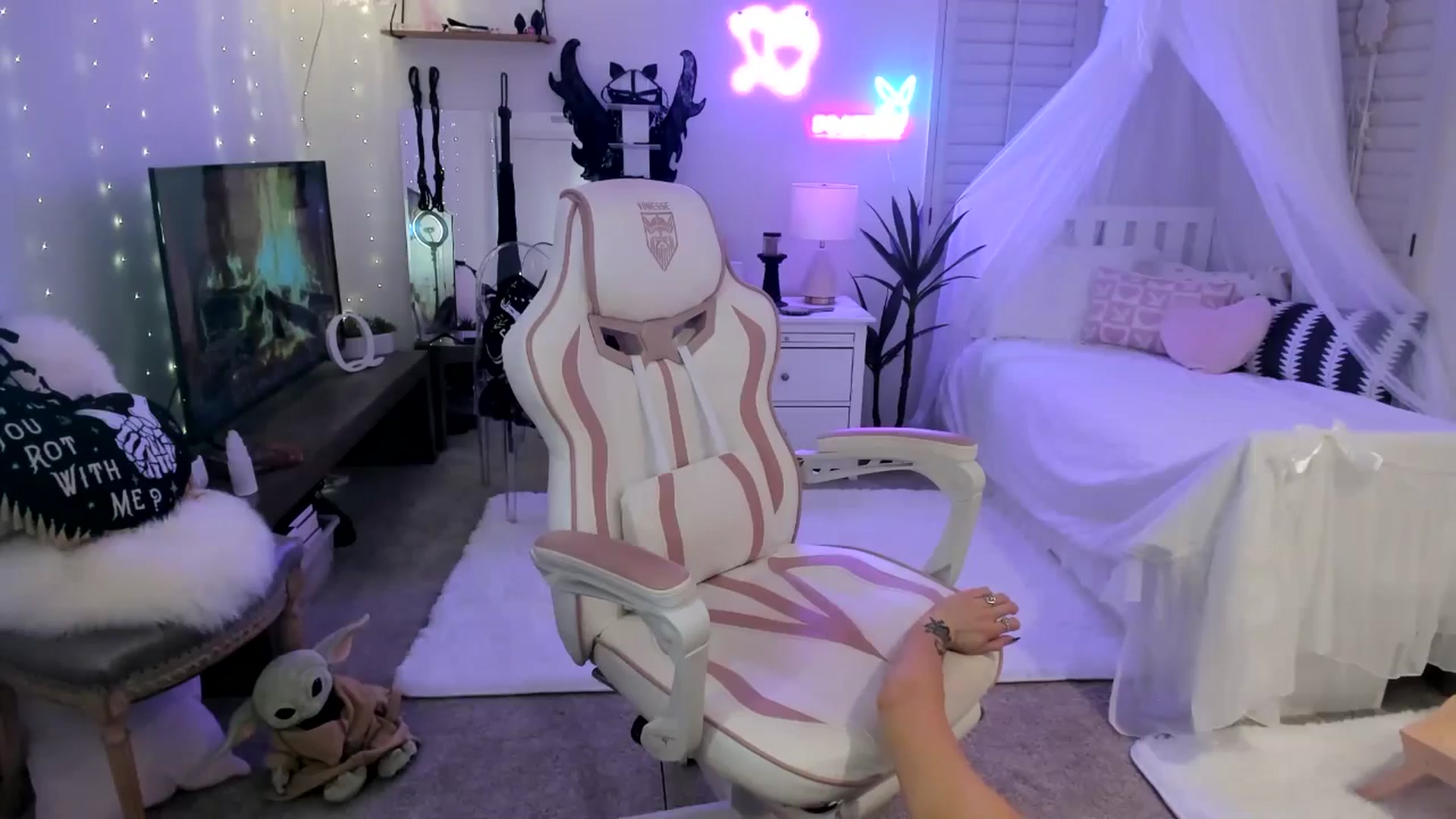 Gallery image thumbnail from LillieQ's myfreecams stream on, 05/12/2025, 09:51 image 7 of 20