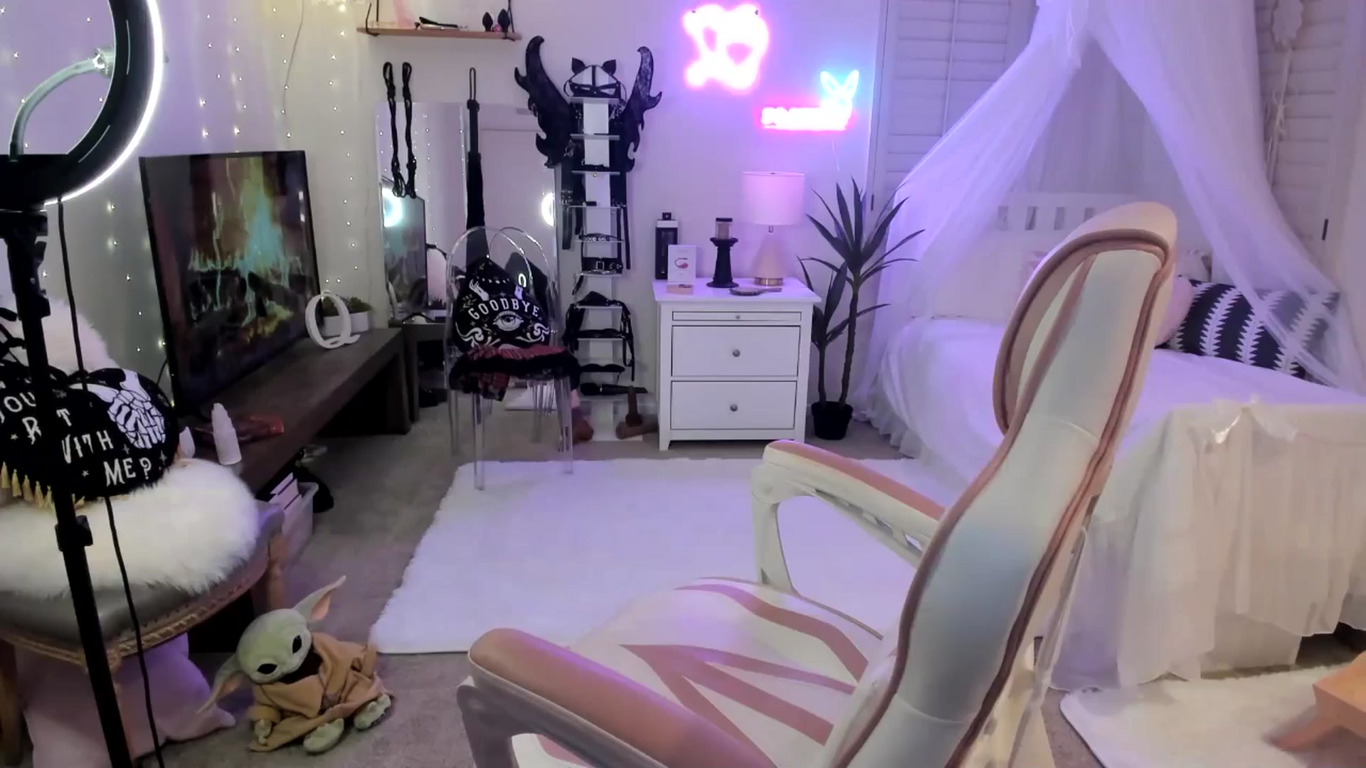 Gallery image thumbnail from LillieQ's myfreecams stream on, 05/12/2025, 09:51 image 6 of 20