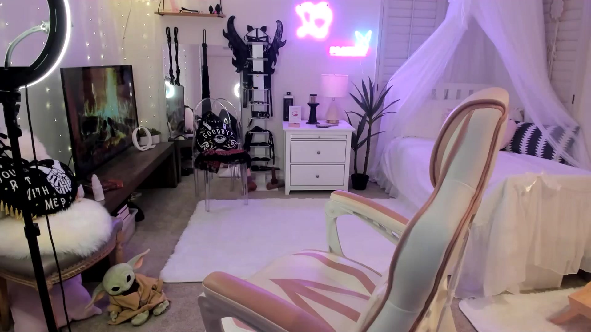 Gallery image thumbnail from LillieQ's myfreecams stream on, 05/12/2025, 09:51 image 5 of 20
