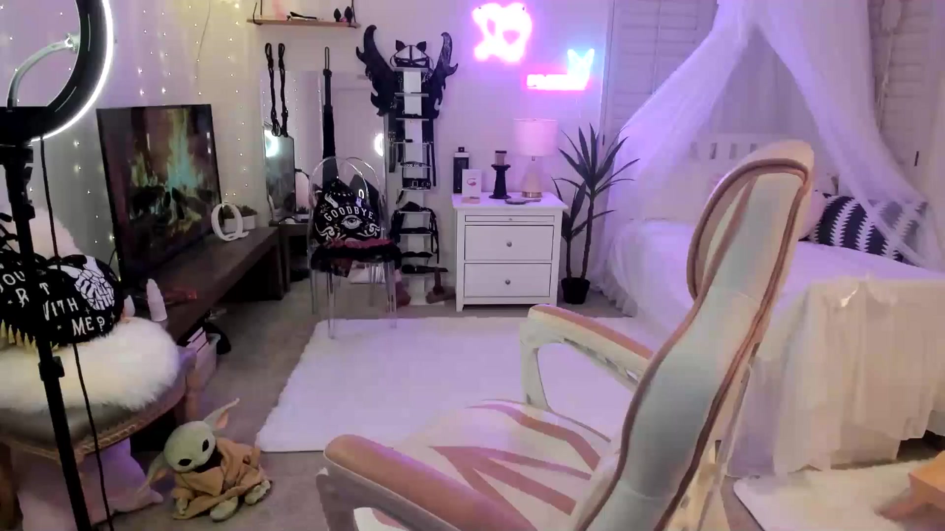Gallery image thumbnail from LillieQ's myfreecams stream on, 05/12/2025, 09:51 image 3 of 20