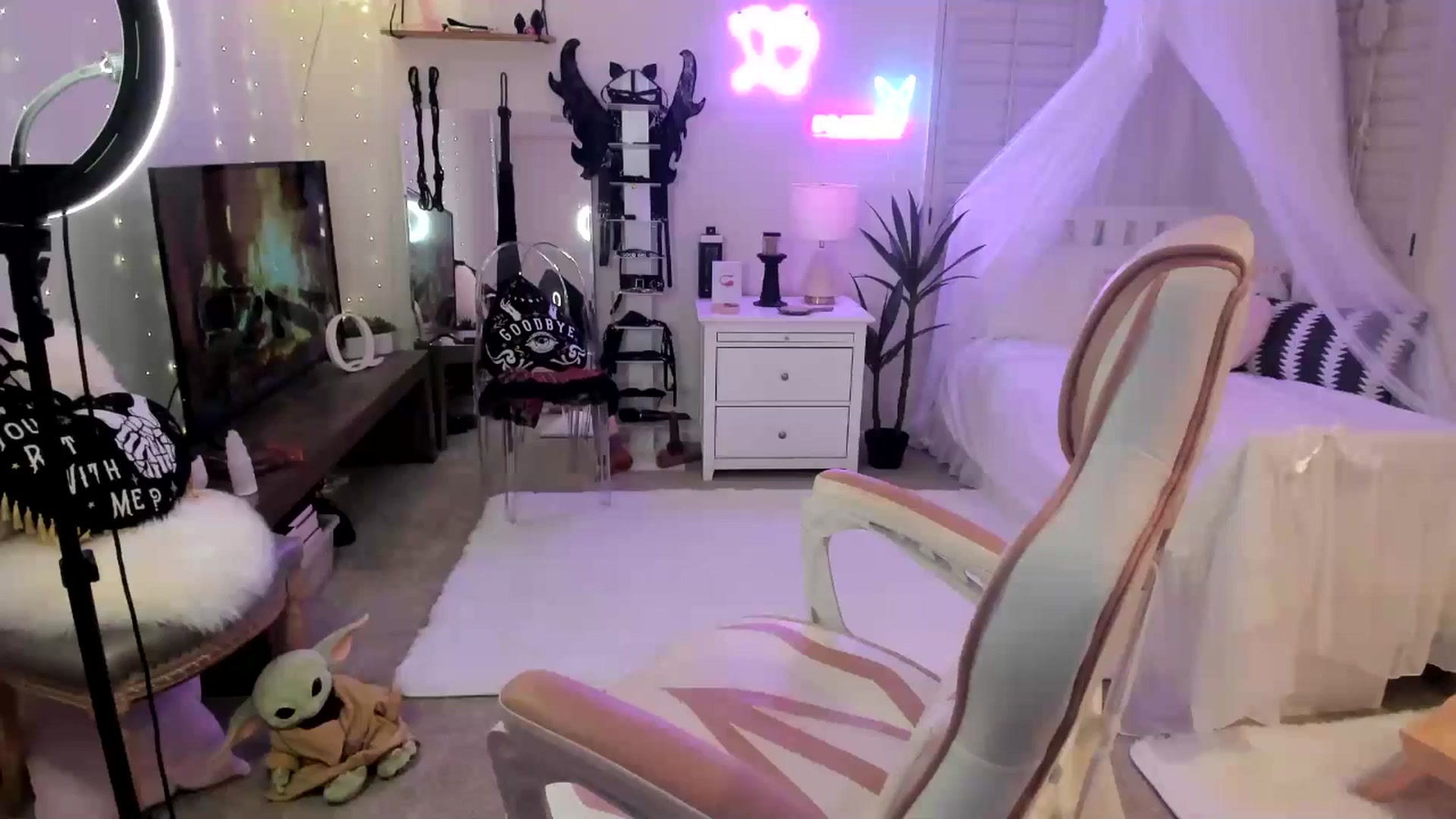 Gallery image thumbnail from LillieQ's myfreecams stream on, 05/12/2025, 09:51 image 4 of 20