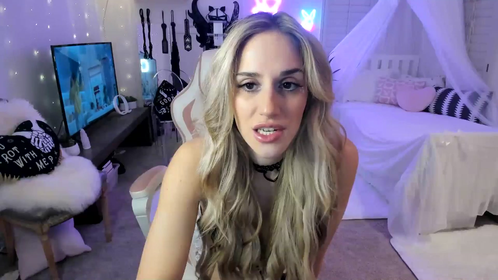 Gallery image thumbnail from LillieQ's myfreecams stream on, 05/14/2025, 05:59 image 13 of 20
