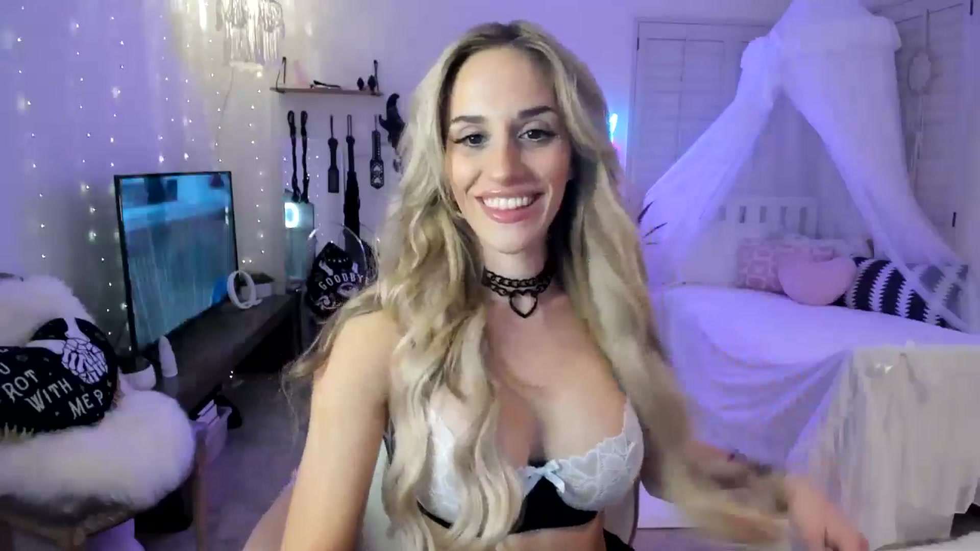 Gallery image thumbnail from LillieQ's myfreecams stream on, 05/14/2025, 05:59 image 4 of 20