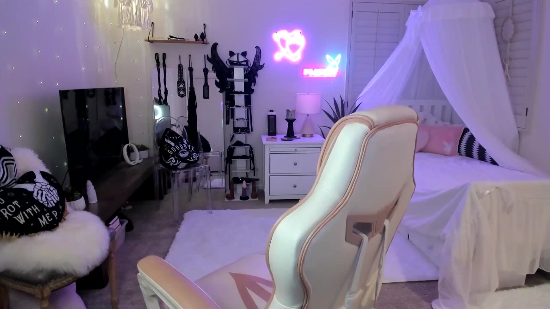 Gallery image thumbnail from LillieQ's myfreecams stream on, 05/15/2025, 06:12 image 20 of 20