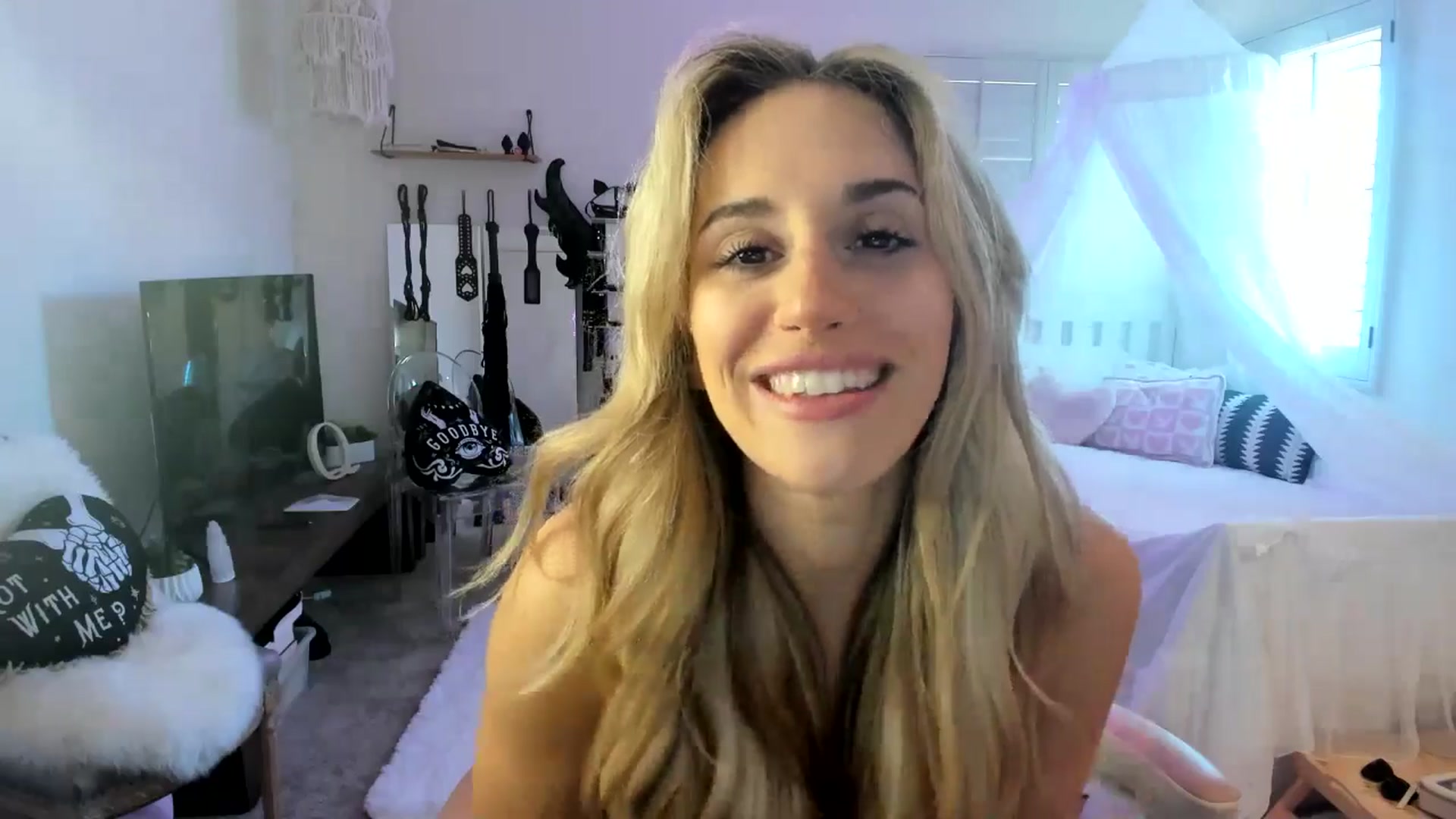 Gallery image thumbnail from LillieQ's myfreecams stream on, 05/16/2025, 20:34 image 15 of 20