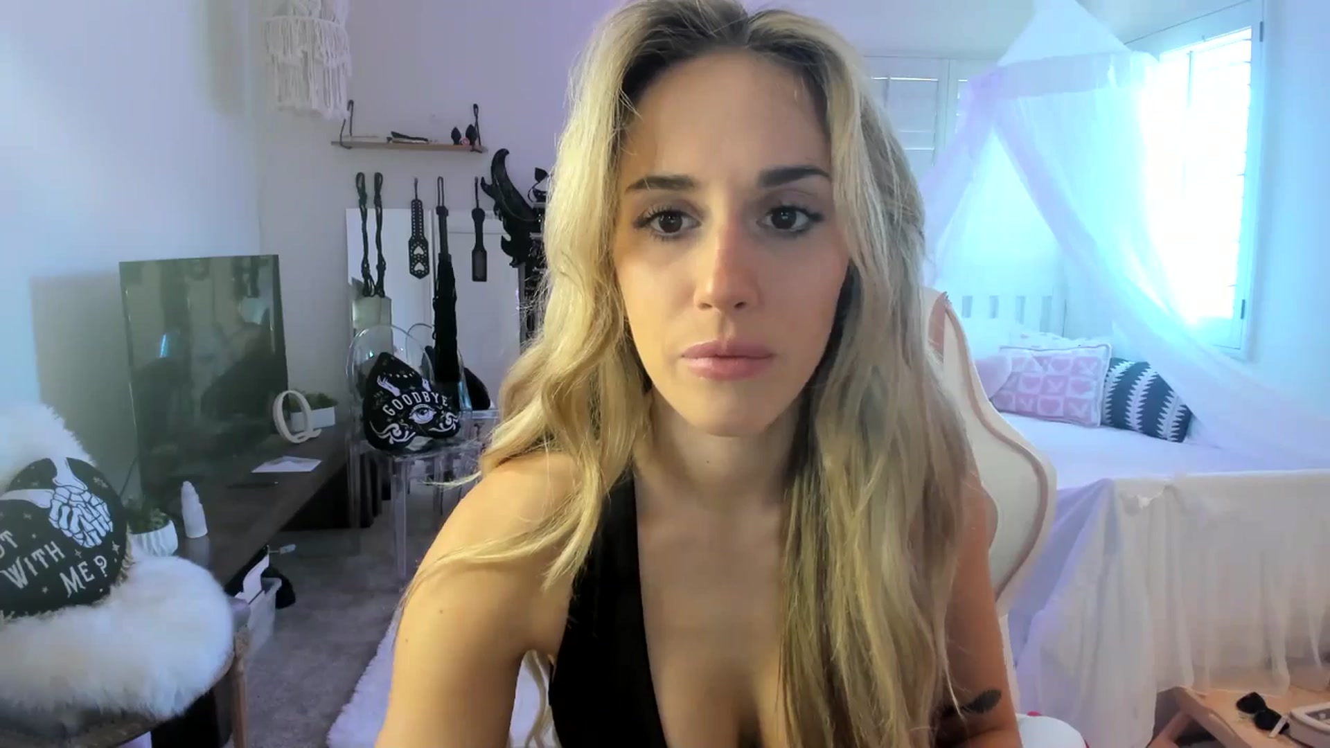 Gallery image thumbnail from LillieQ's myfreecams stream on, 05/16/2025, 20:34 image 5 of 20
