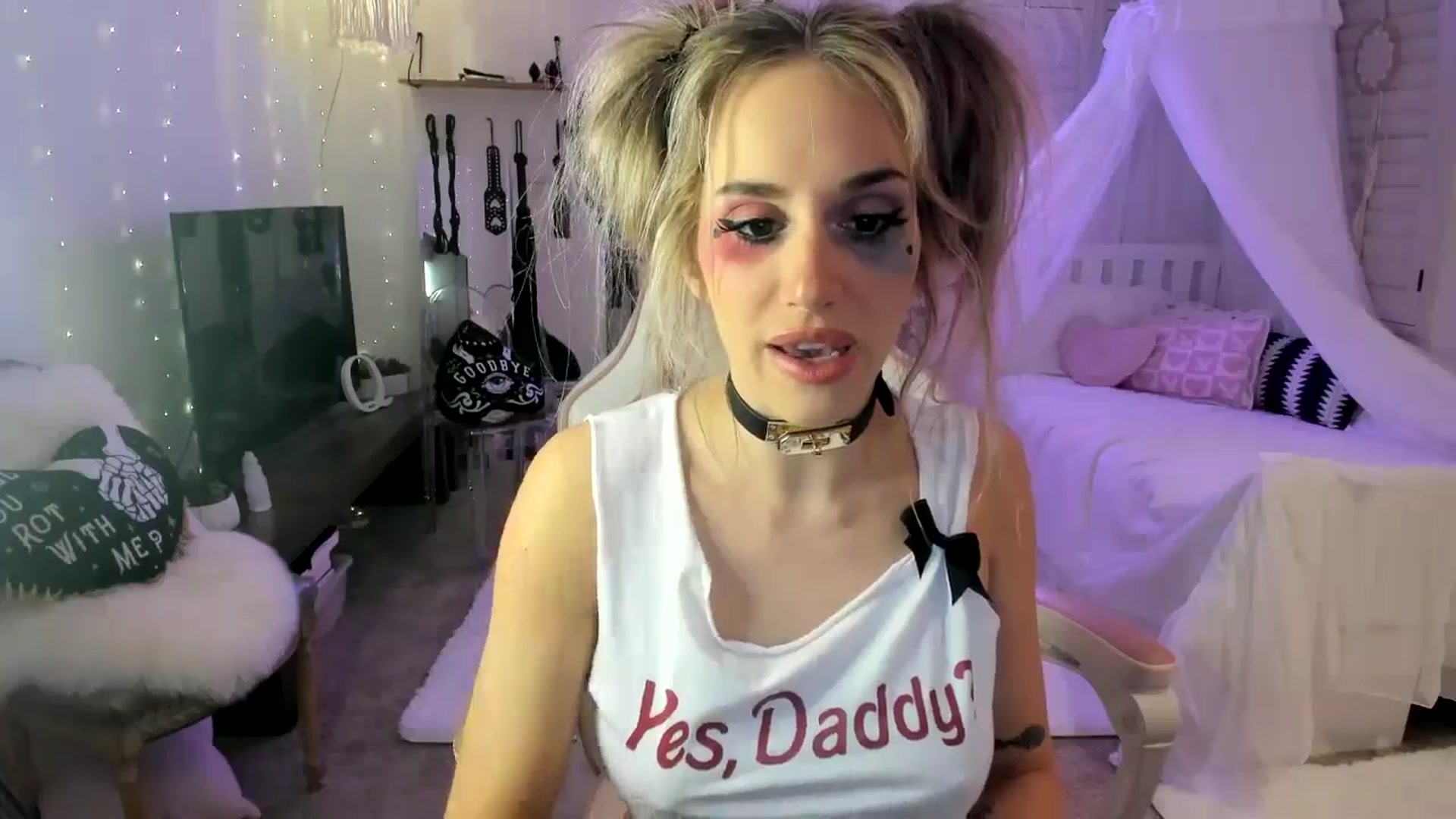 Gallery image thumbnail from LillieQ's myfreecams stream on, 05/17/2025, 07:05 image 8 of 20