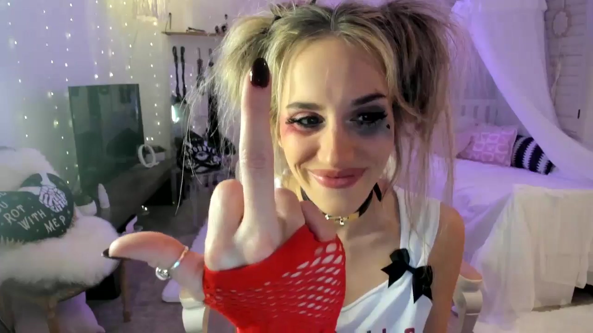 Gallery image thumbnail from LillieQ's myfreecams stream on, 05/17/2025, 07:05 image 7 of 20